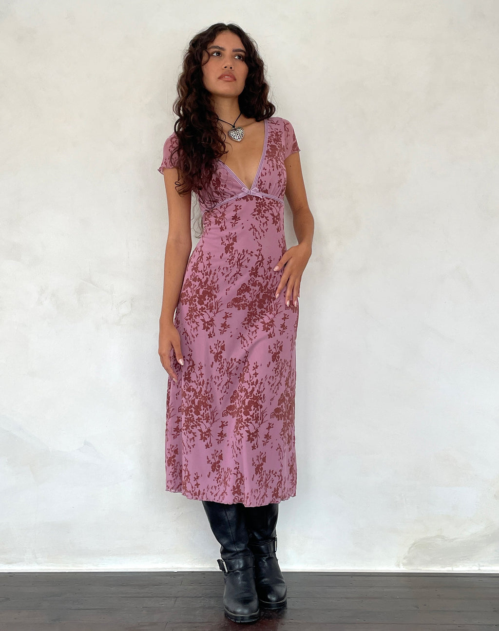Vestido Vilinia Midi en malva botánico abstracto