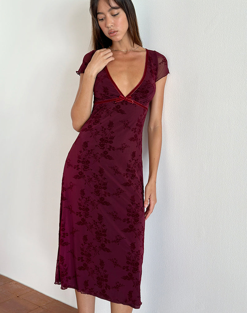Imagen del vestido Vilinia Midi en flor botánica Granate