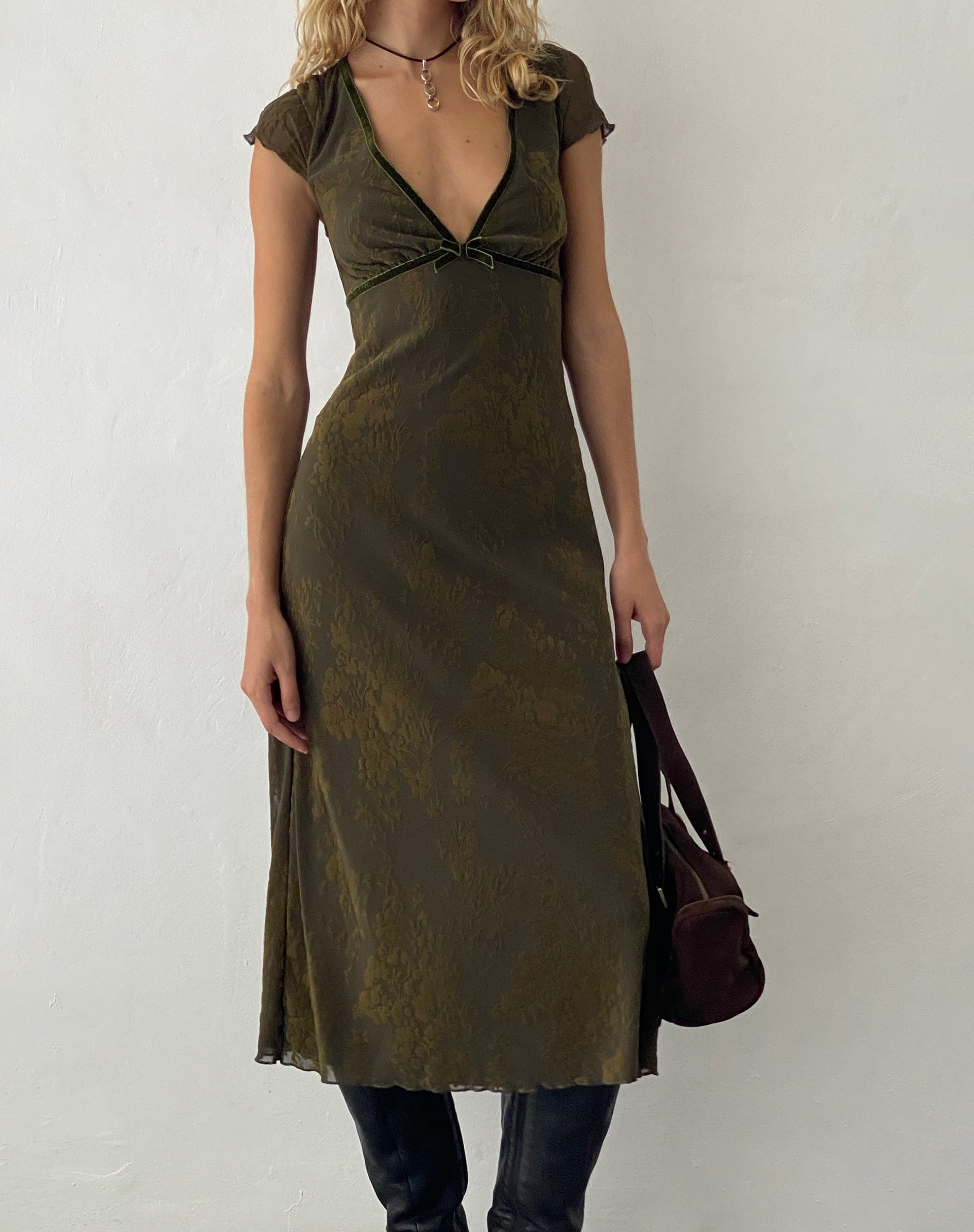 Imagen de Vilinia Vestido Midi en Abstracto Botánico Oliva Oscuro