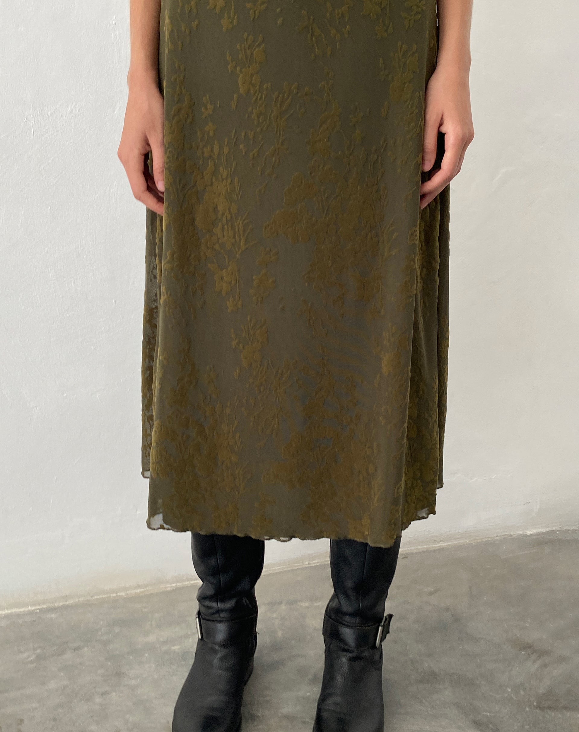 Imagen de Vilinia Vestido Midi en Abstracto Botánico Oliva Oscuro