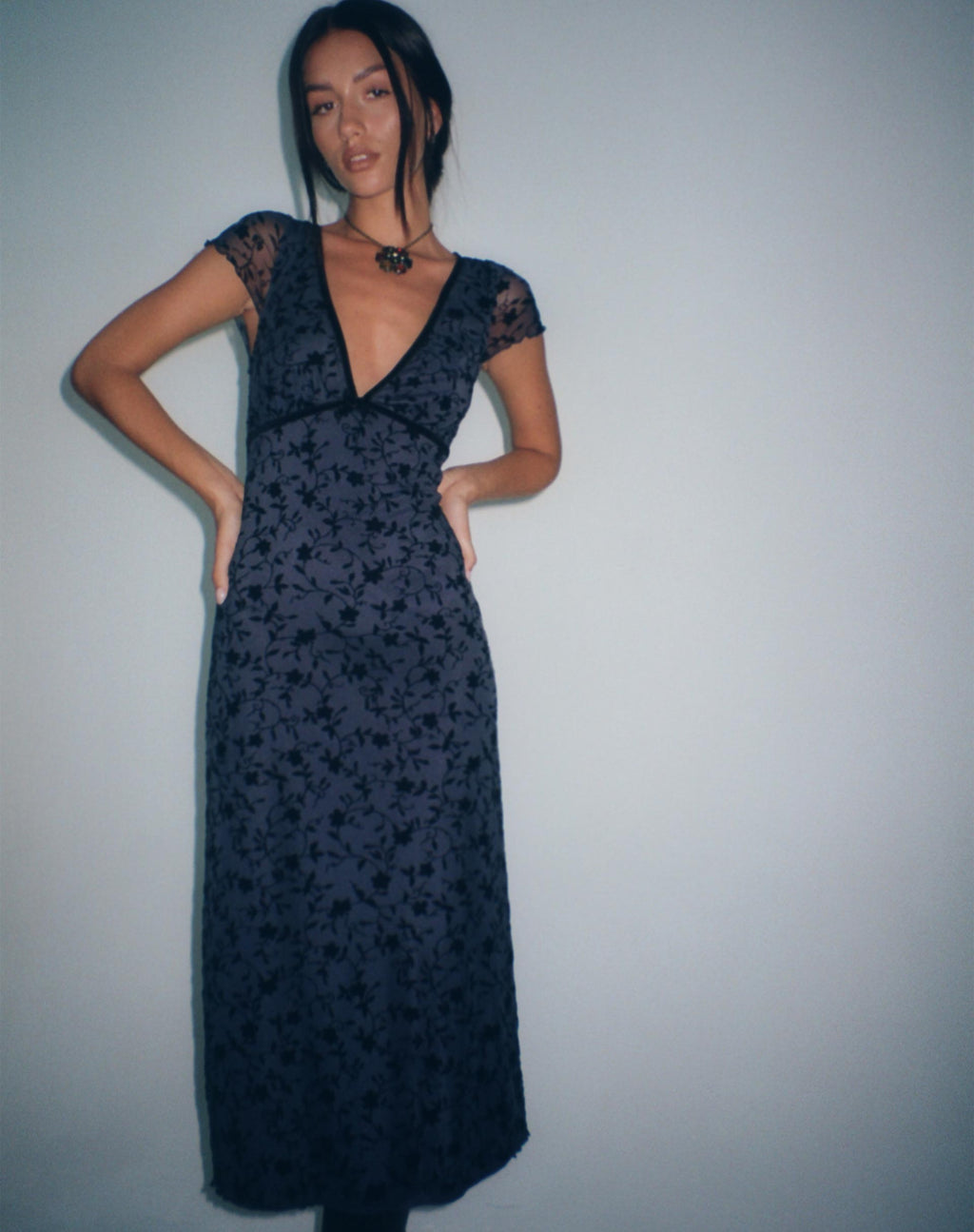 Vestido Vilinia Midi en Pretty Petal Flock Negro