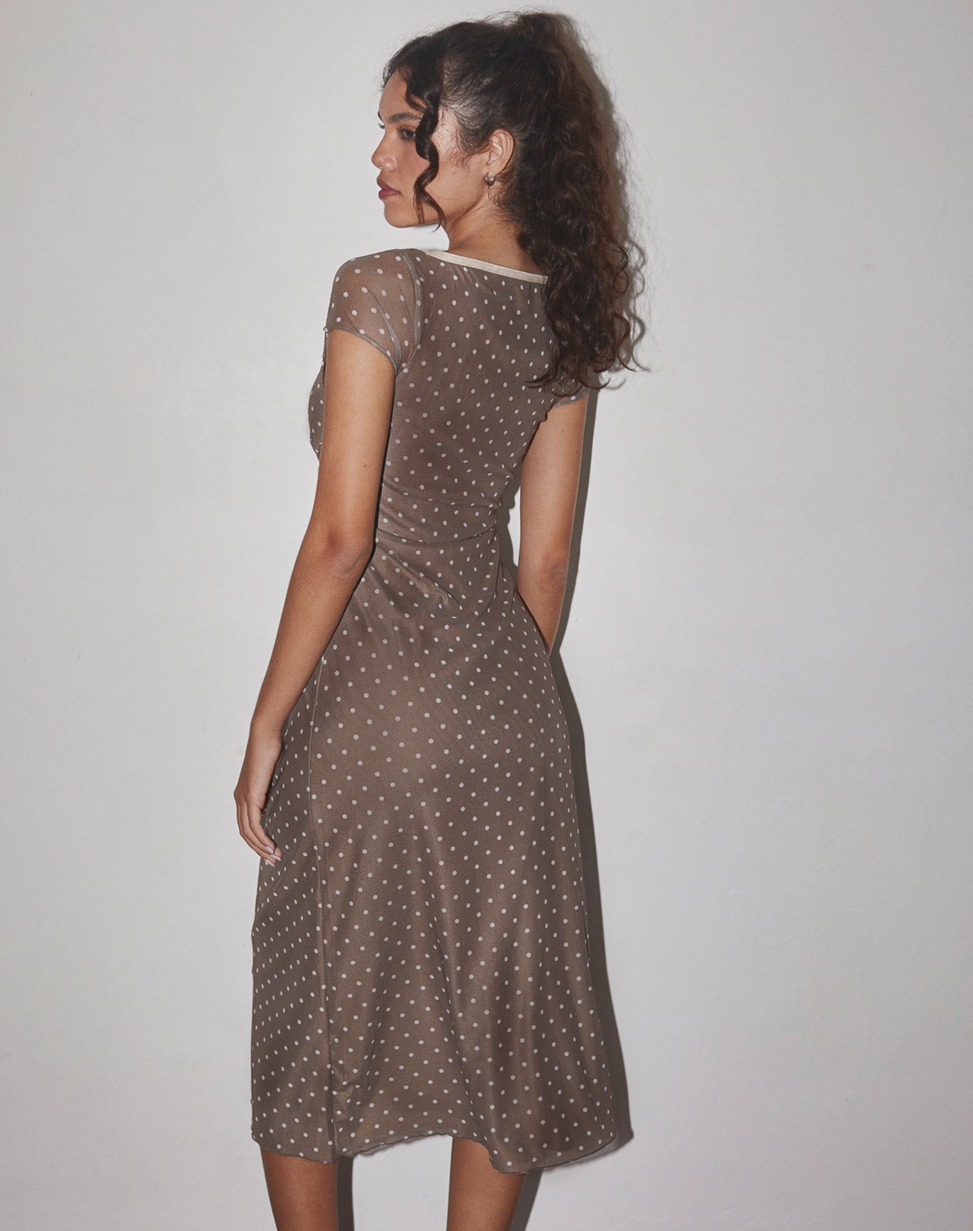 Imagen del vestido Vilinia Midi en Basic Polka Marrón