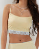 Imagen de Virni Cami Crop Top en satén amarillo pálido
