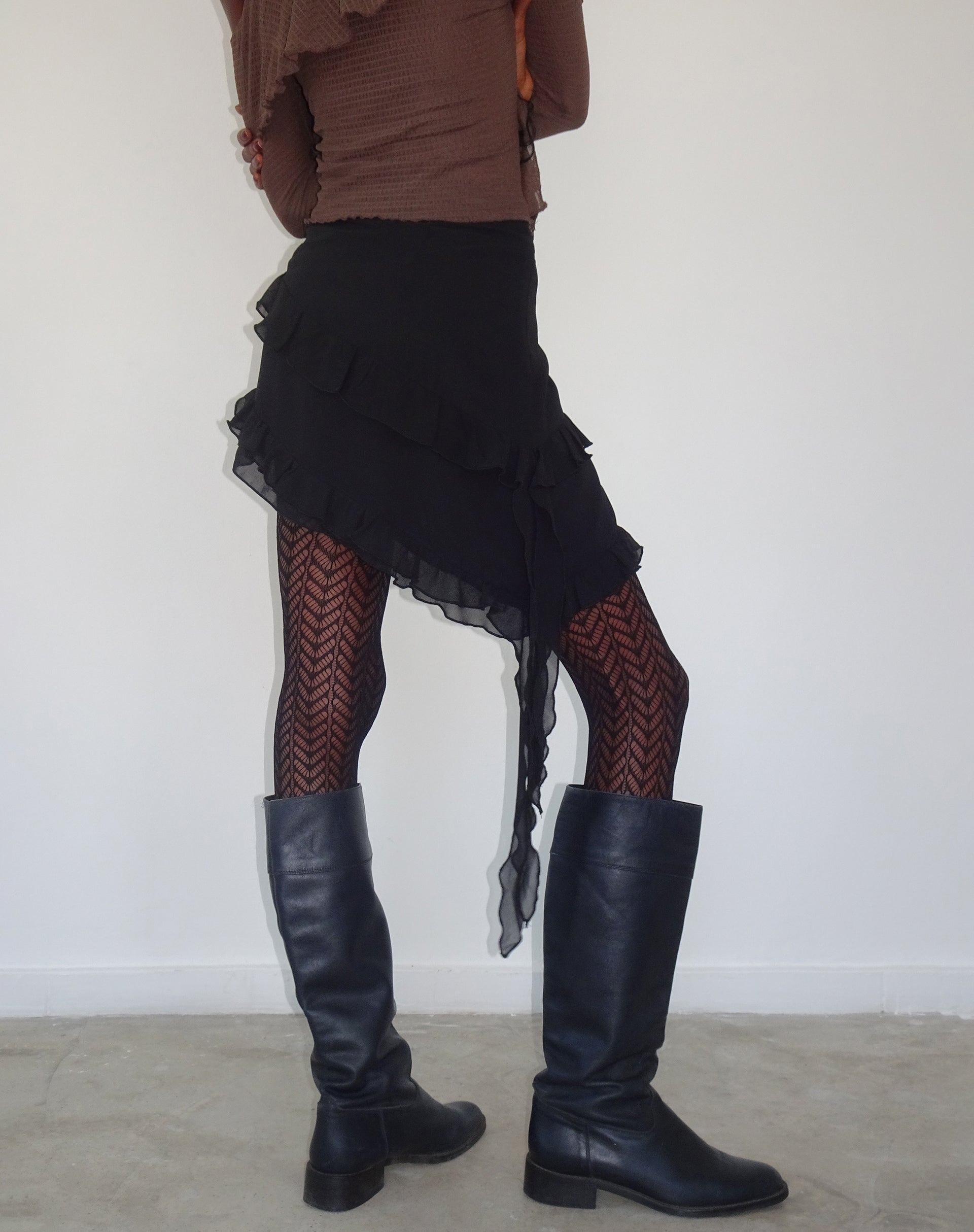 Imagen de Malinna Minifalda con volantes en gasa negra