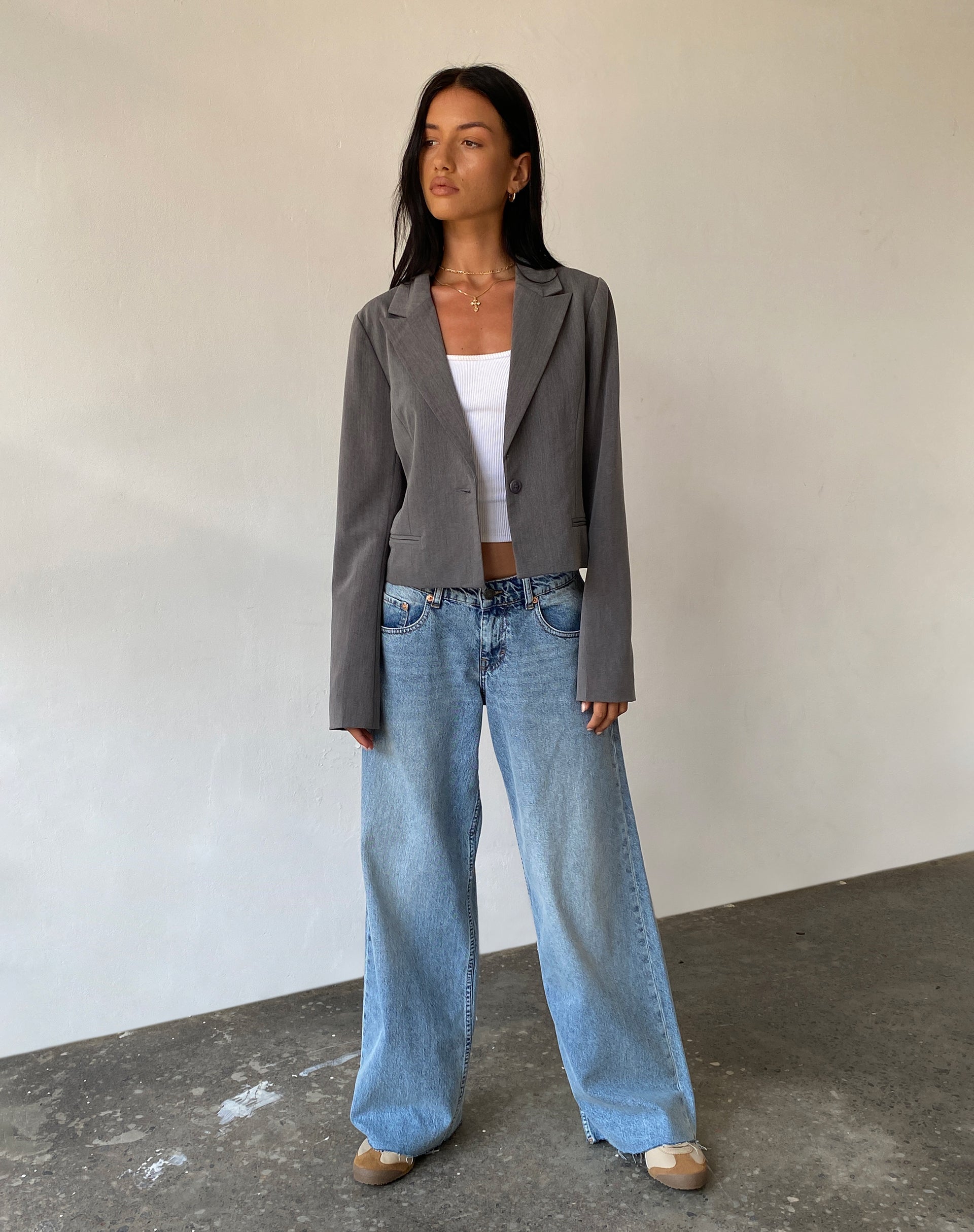 imagen de Walid Cropped Blazer en Tailoring Charcoal