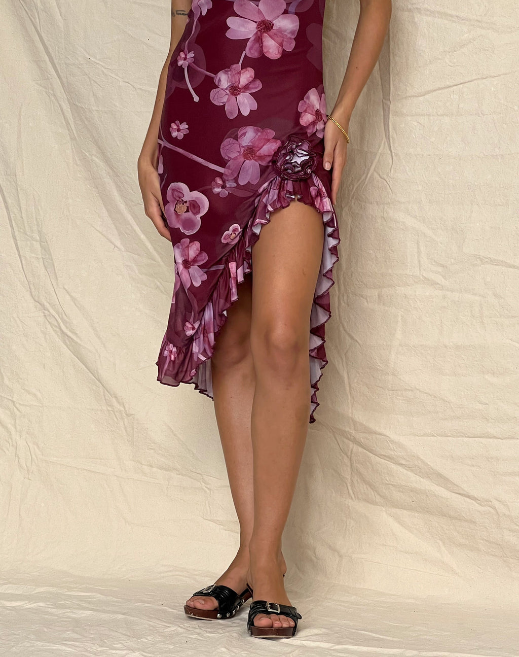 Mini Vestido Weti Bandeau con Dobladillo en Cascada en Floral Acuarela Berry