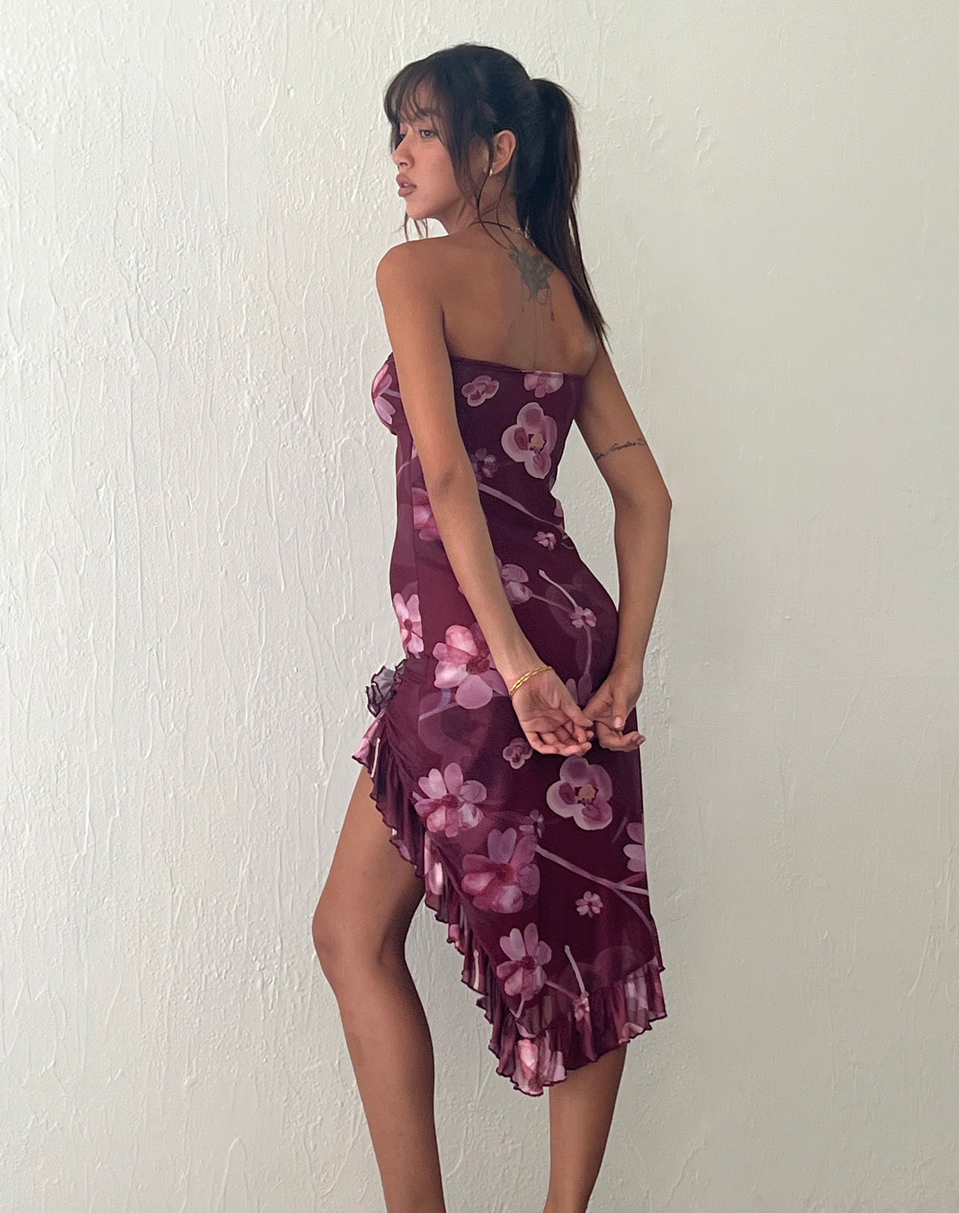 Imagen de Weti Mini Vestido Bandeau con Dobladillo en Cascada en Acuarela Floral Berry