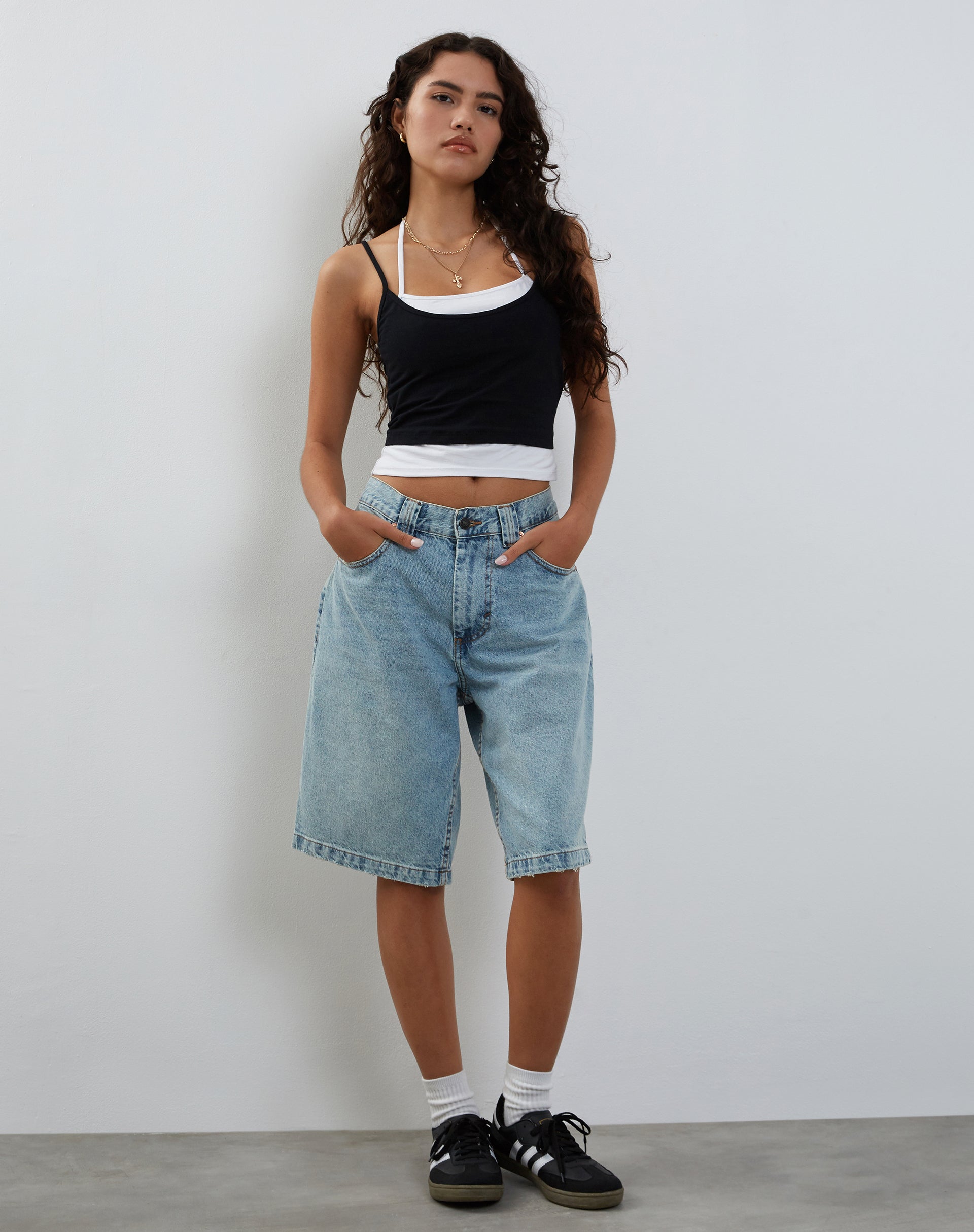 Imagen de la camiseta Willia Two Toned Vest Top en blanco y negro