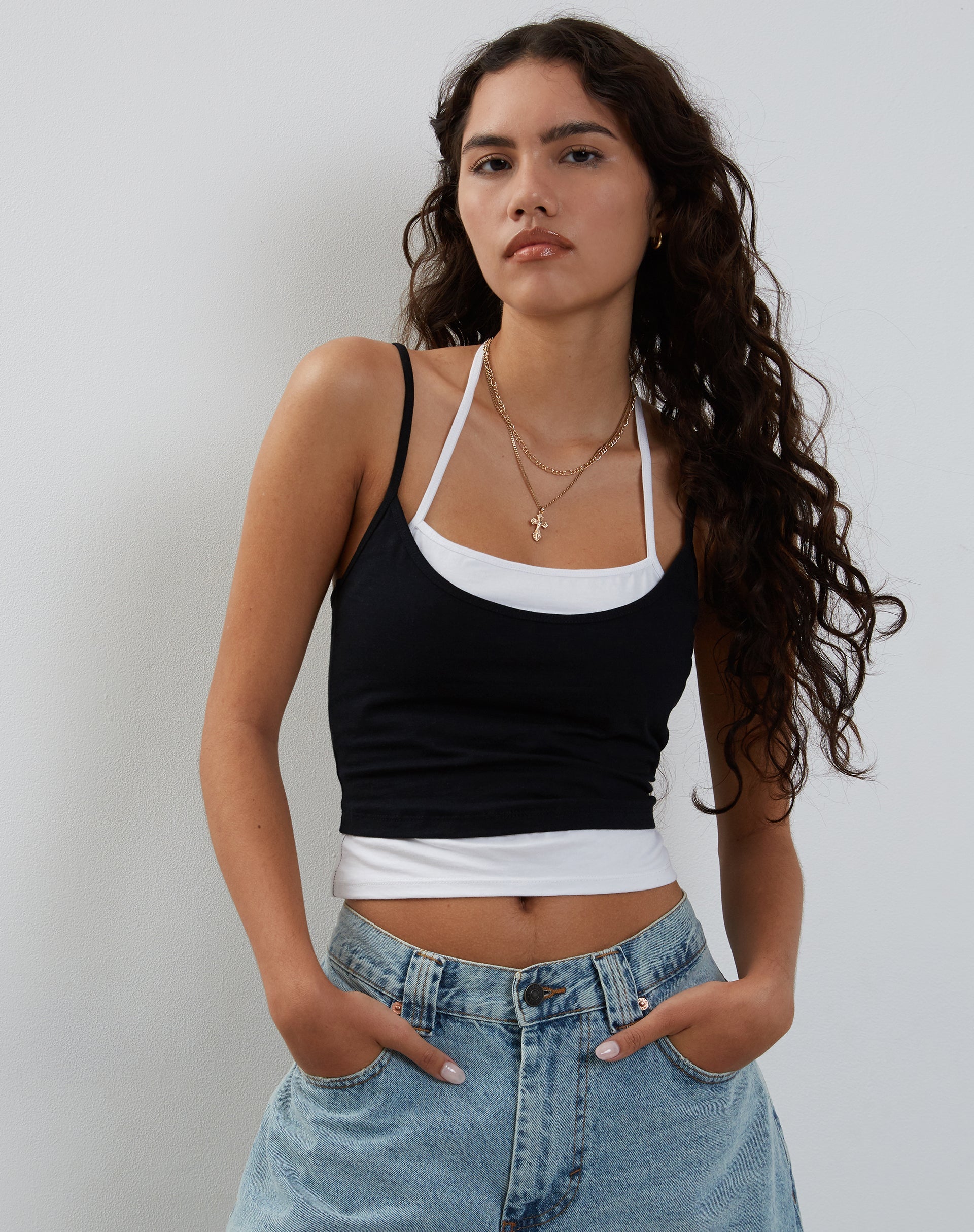 Imagen de la camiseta Willia Two Toned Vest Top en blanco y negro
