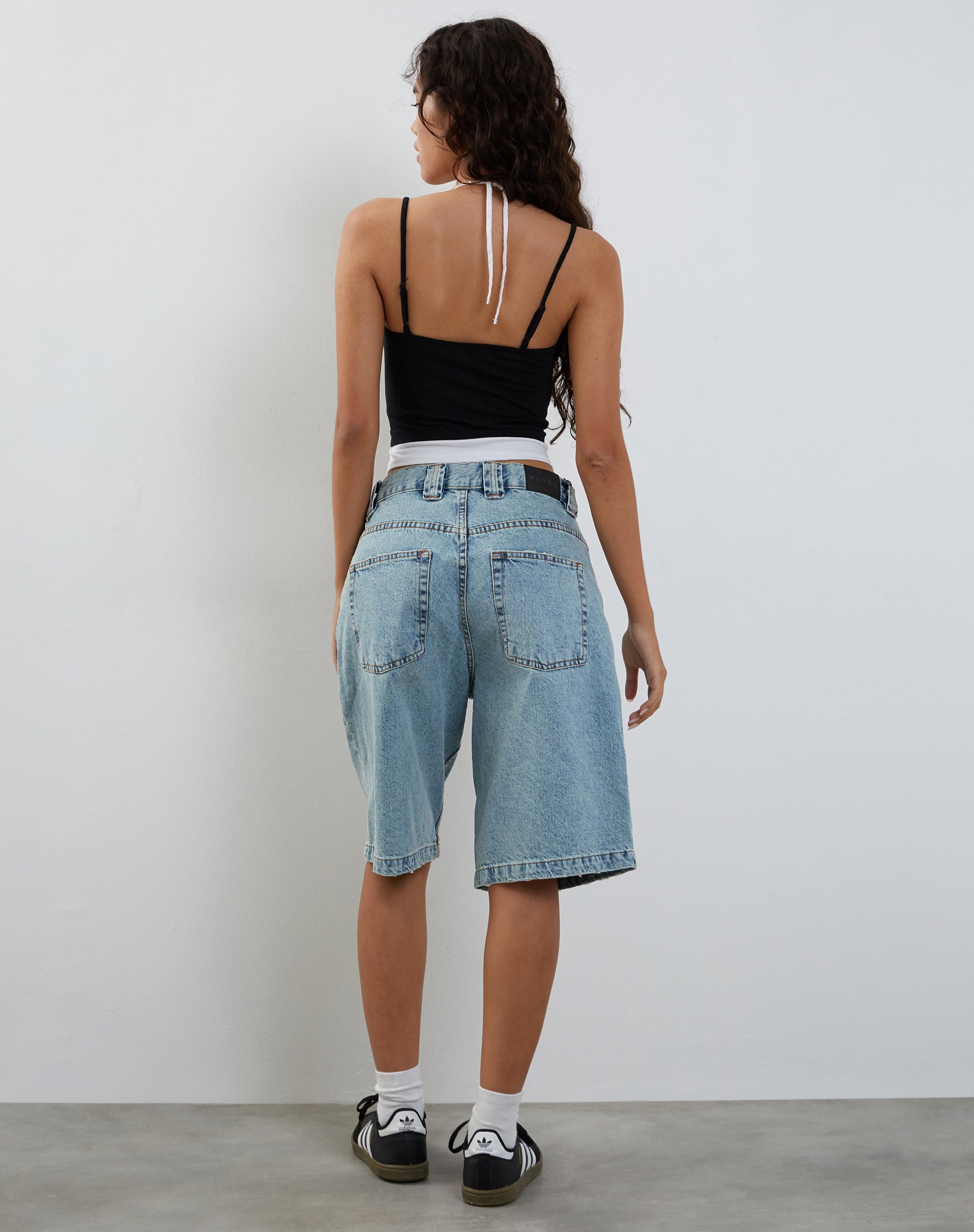 Imagen de la camiseta Willia Two Toned Vest Top en blanco y negro