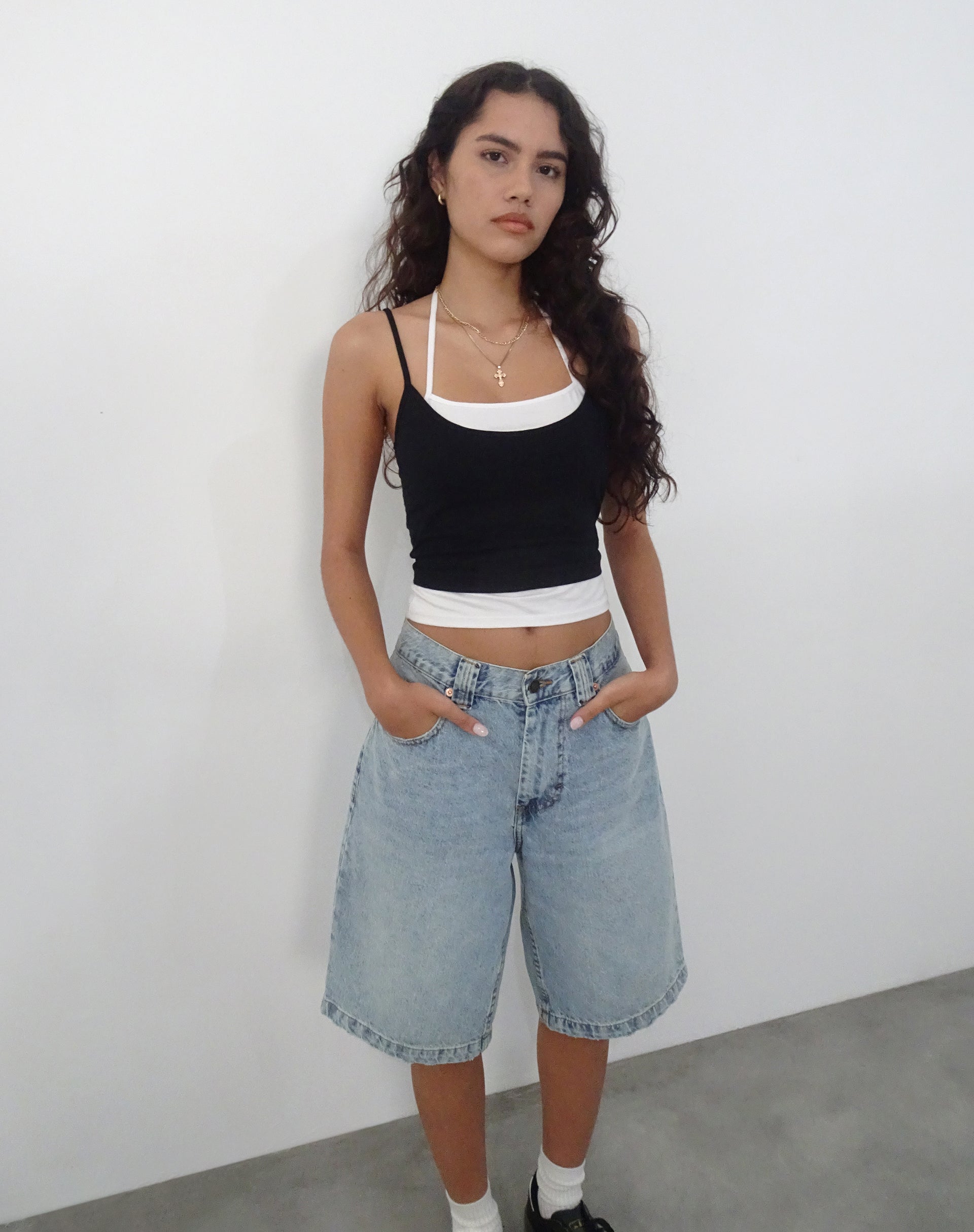 Imagen de la camiseta Willia Two Toned Vest Top en blanco y negro