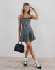 Imagen del minivestido Wimala en gris marengo con lazo blanco