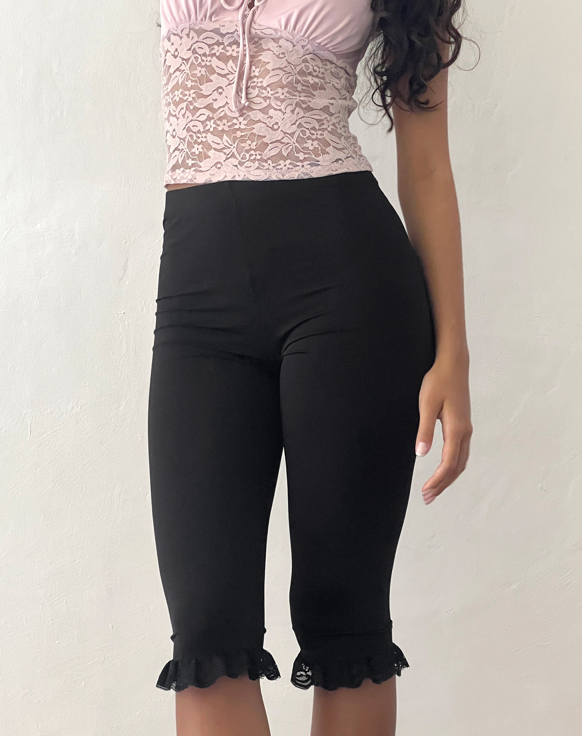 Imagen de Annika Lace Frill Capri Trouser Negro
