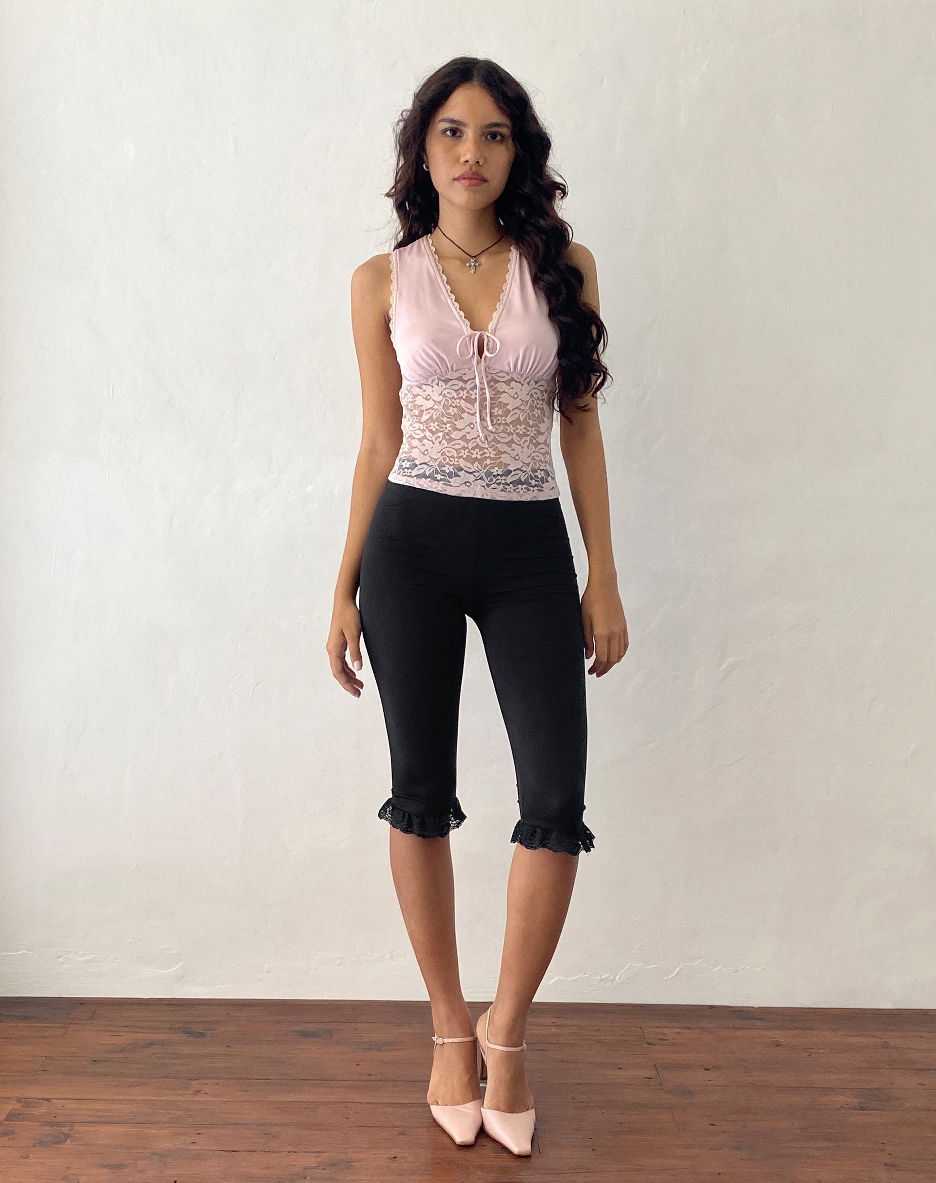 Imagen de Annika Lace Frill Capri Trouser Negro