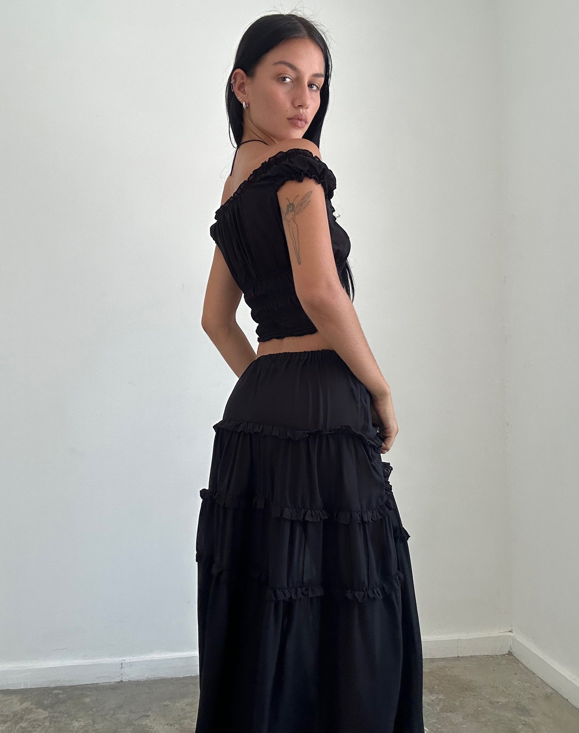 Imagen de Xavi Shirred Bardot Top in Chiffon Negro