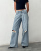 imagen de Ripped Roomy Extra Wide Low Rise Jean en Vintage Blue Wash