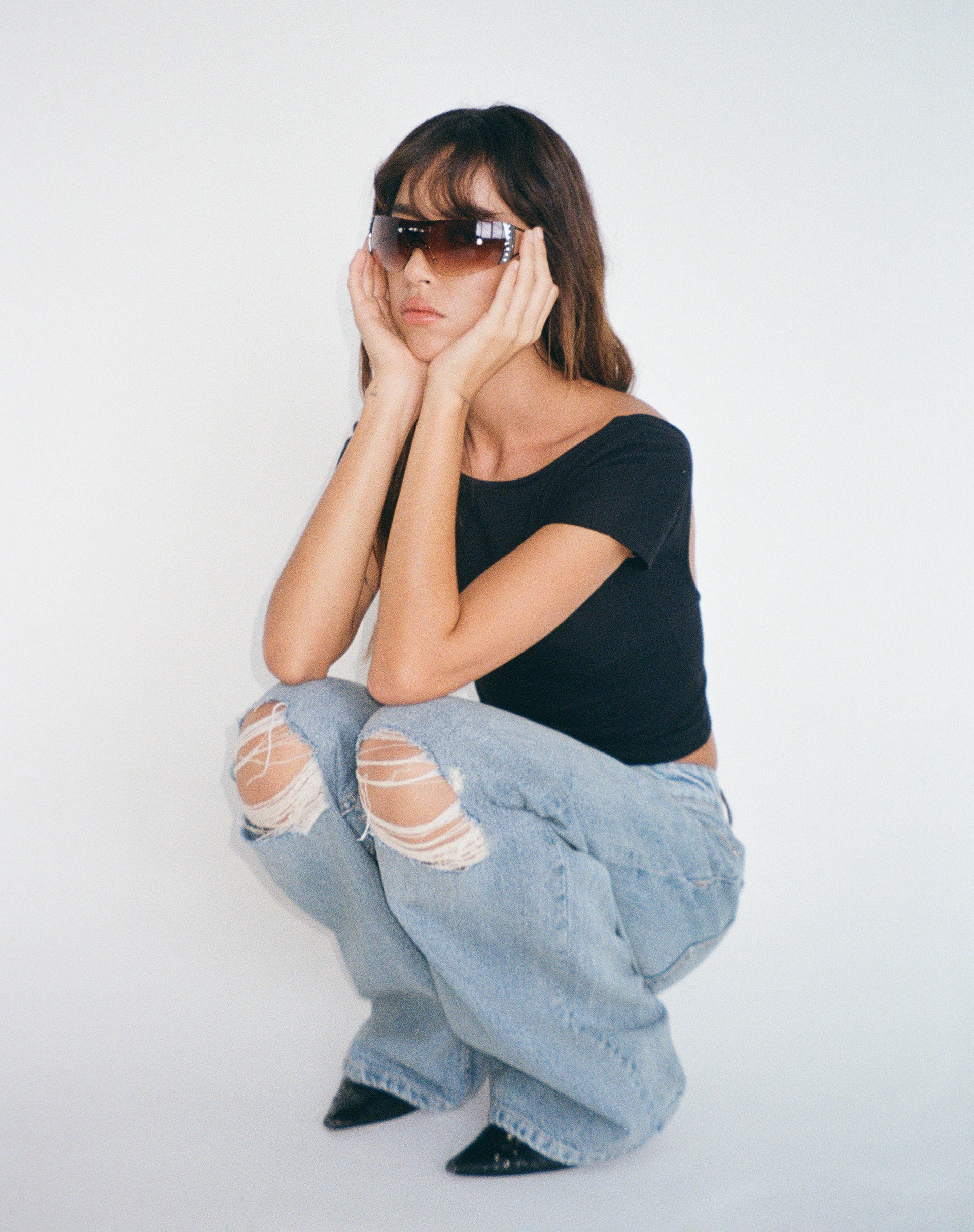 imagen de Ripped Roomy Extra Wide Low Rise Jean en Vintage Blue Wash