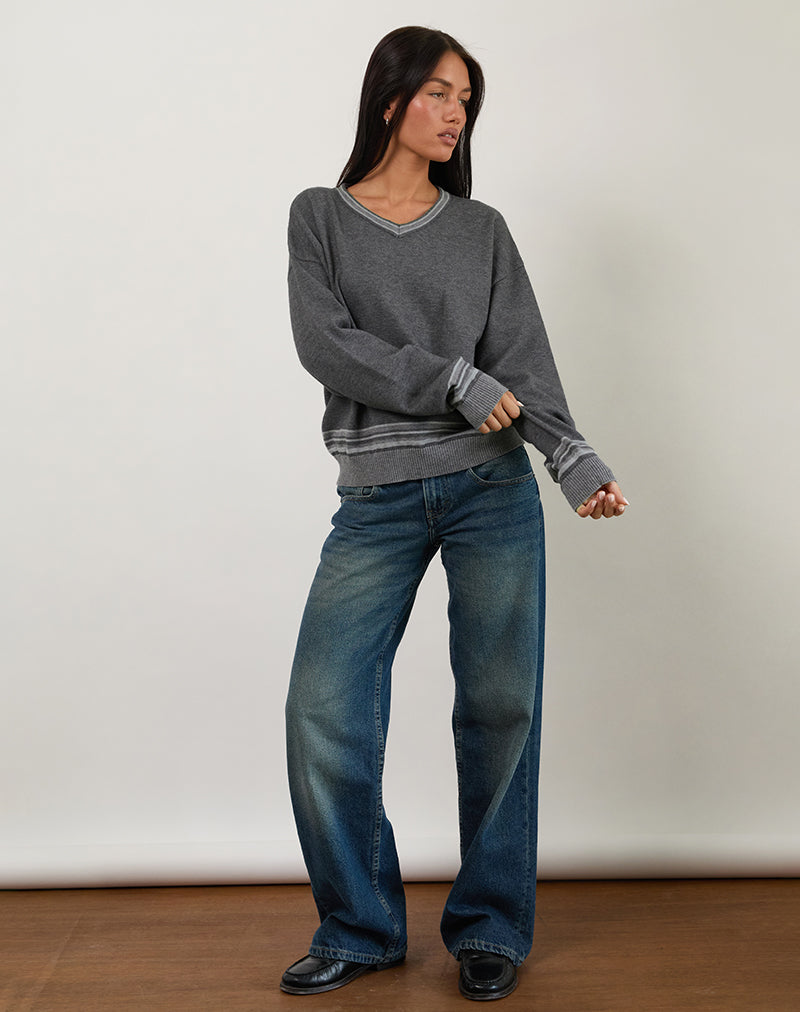 Imagen de Yarnia Slouchy V Neck Jumper in Charcoal
