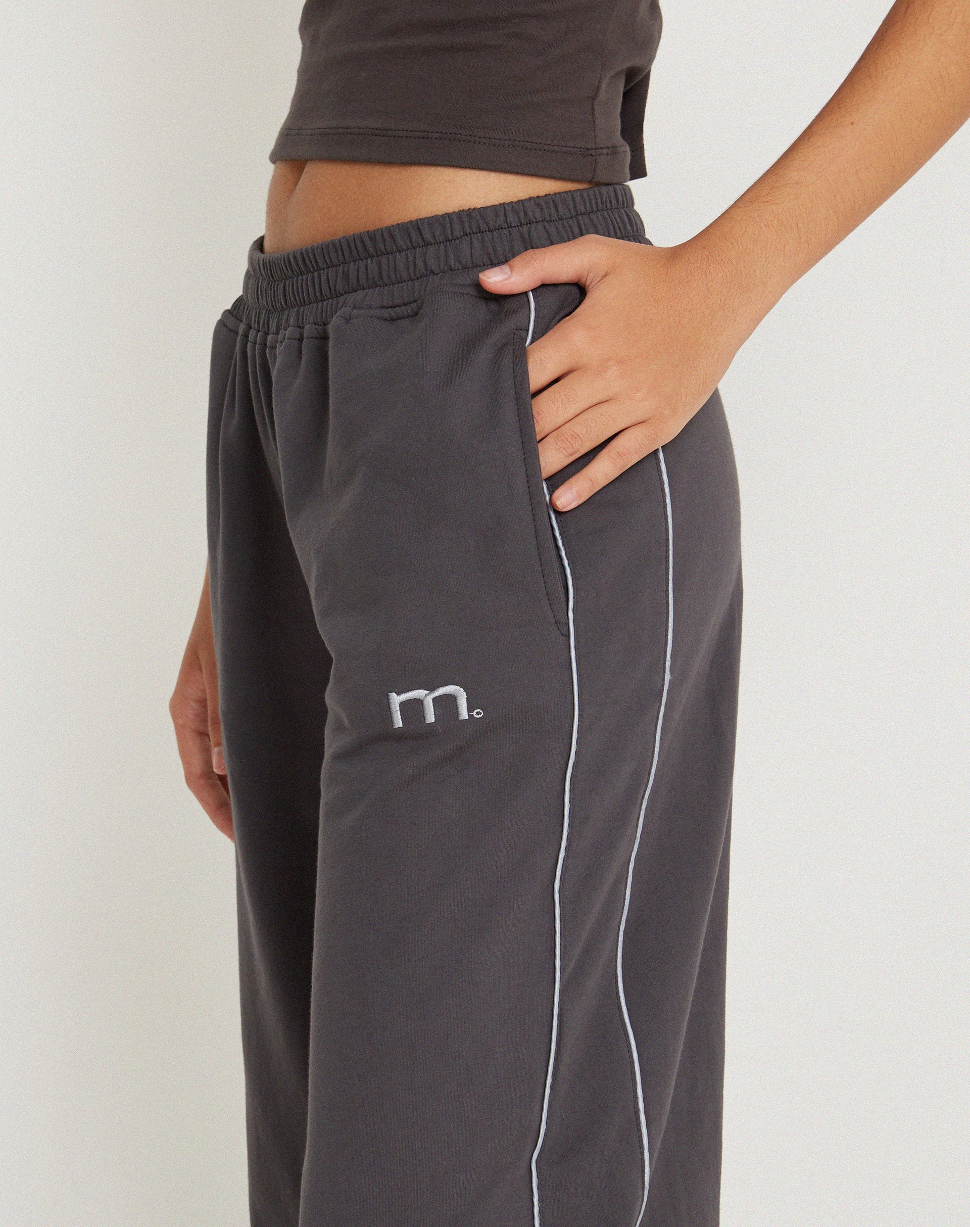 imagen de Benton Wide Leg Jogger en Gris Beluga