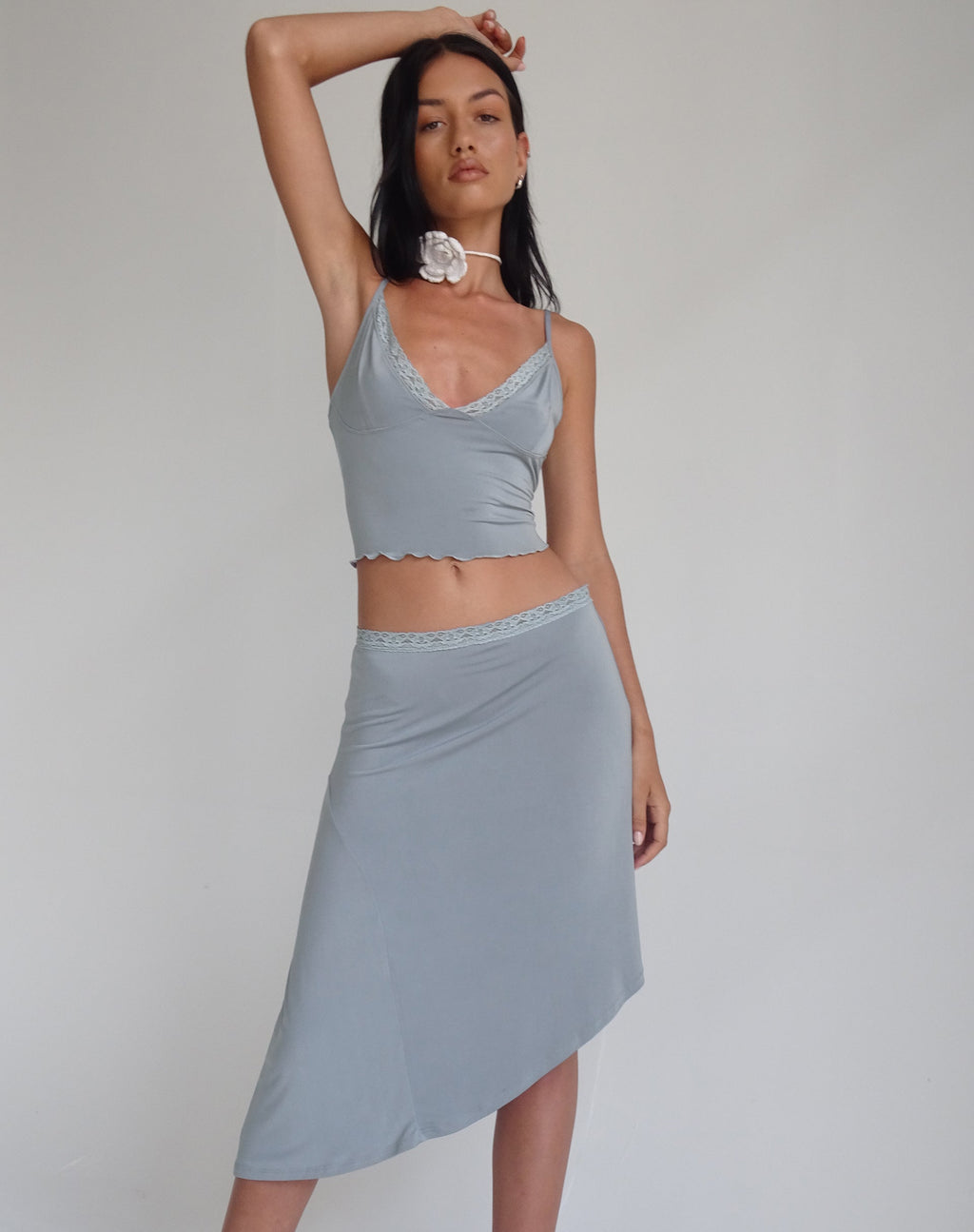 Falda Midi Asimétrica Drew en Gris Slinky