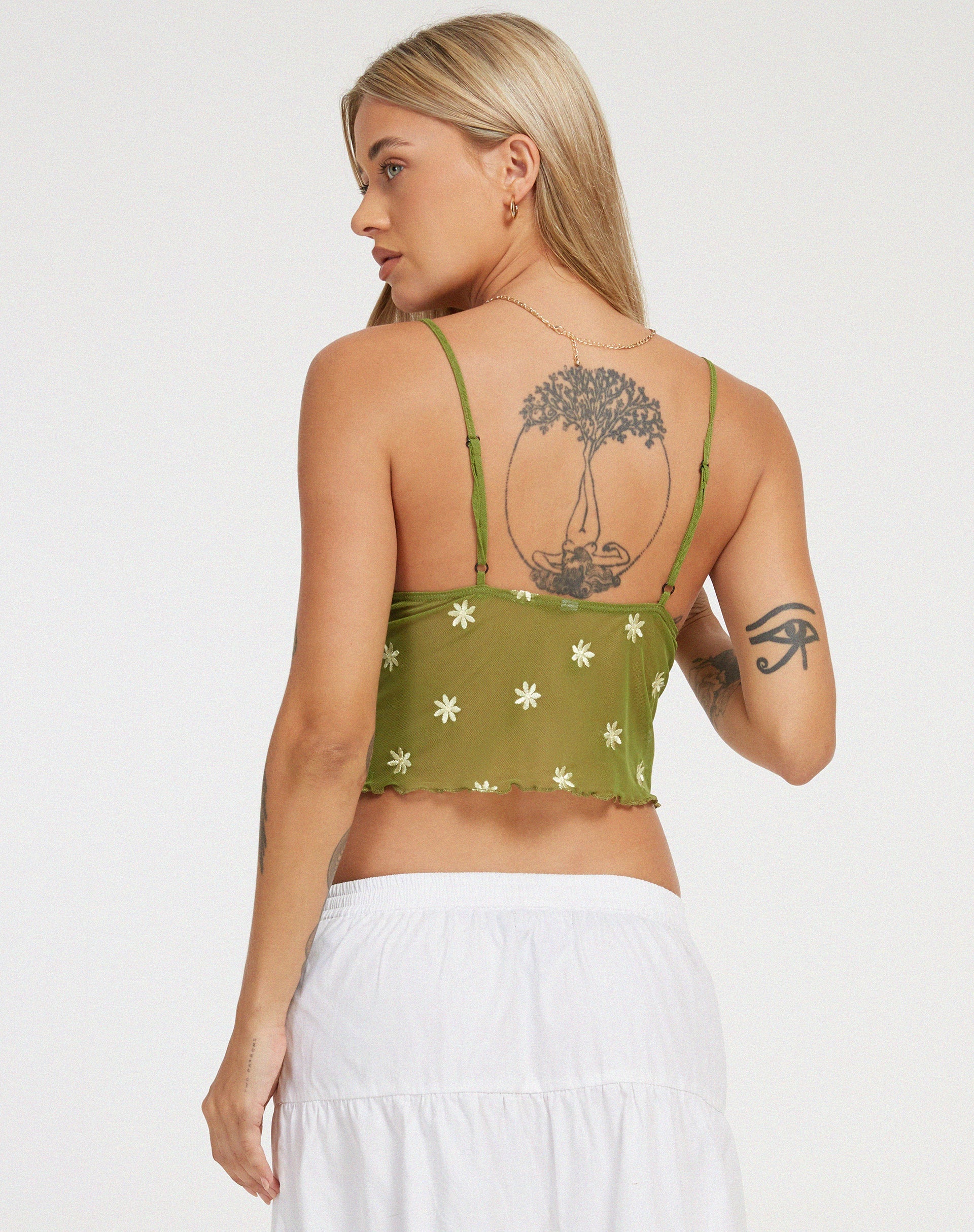 imagen de Yenika Cami Top en Verde Musgo Crema Margarita Embro