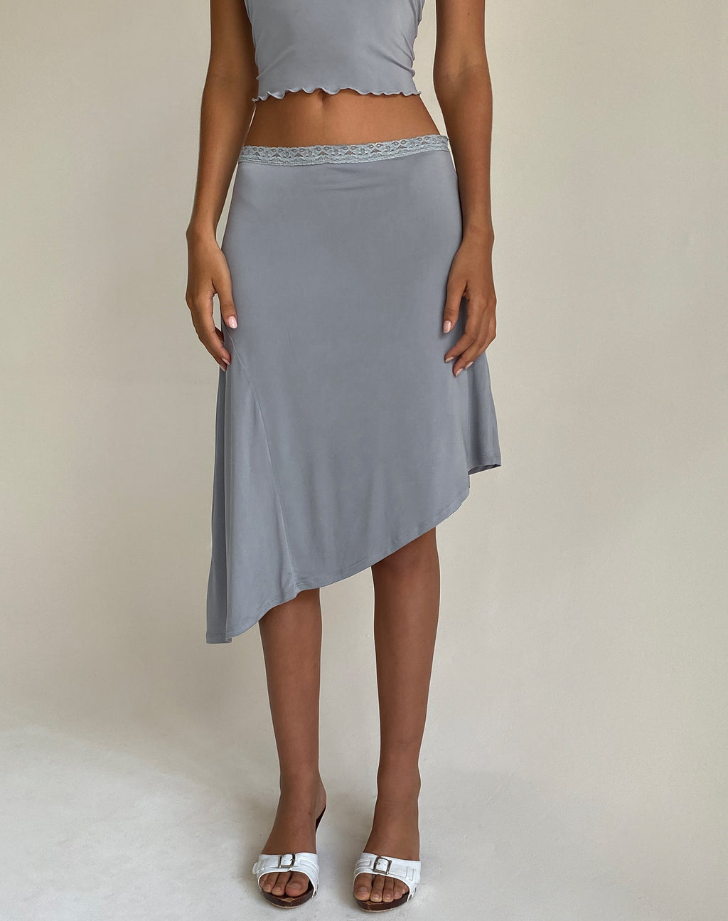 Falda Midi Asimétrica Drew en Gris Slinky
