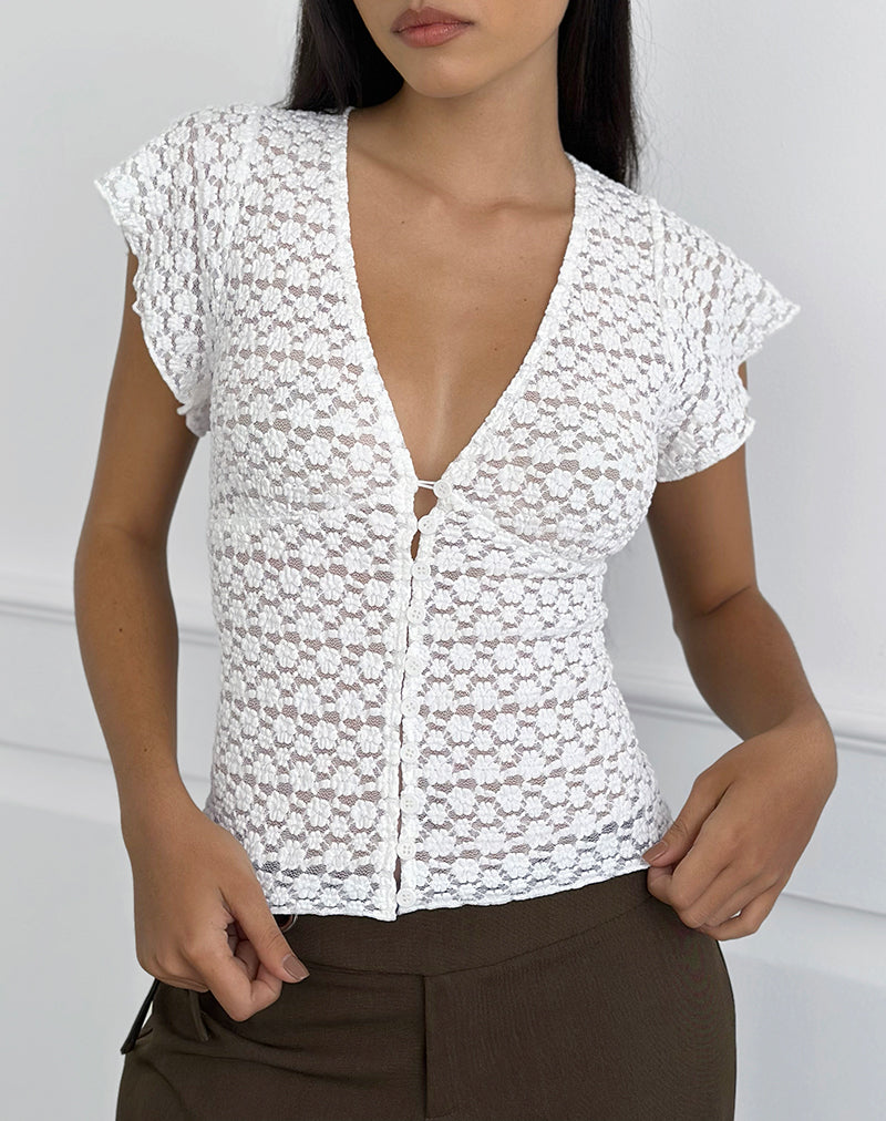 Top con cuello en V y botones de Yeslin en encaje blanco