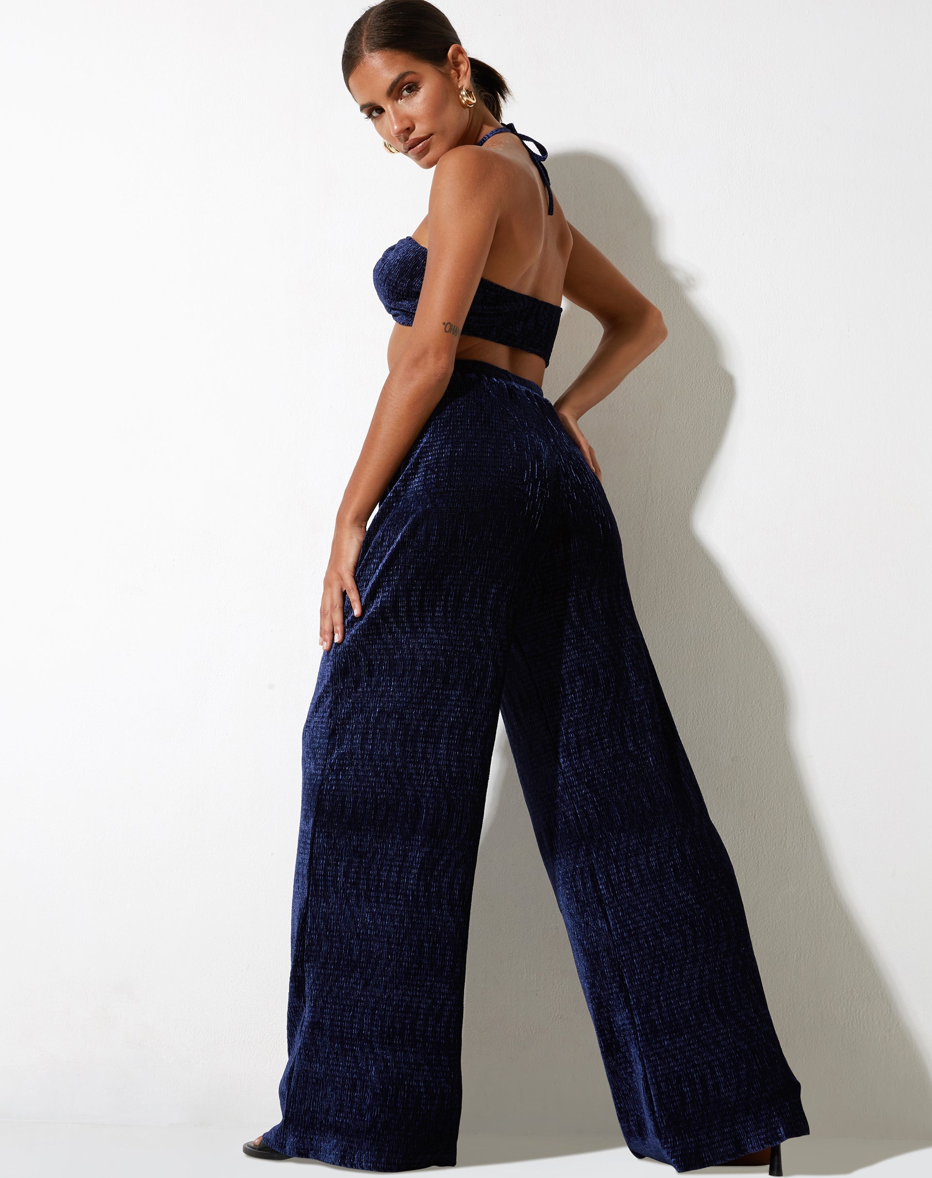 imagen de Yessa Crop Top en Terciopelo Azul Marino
