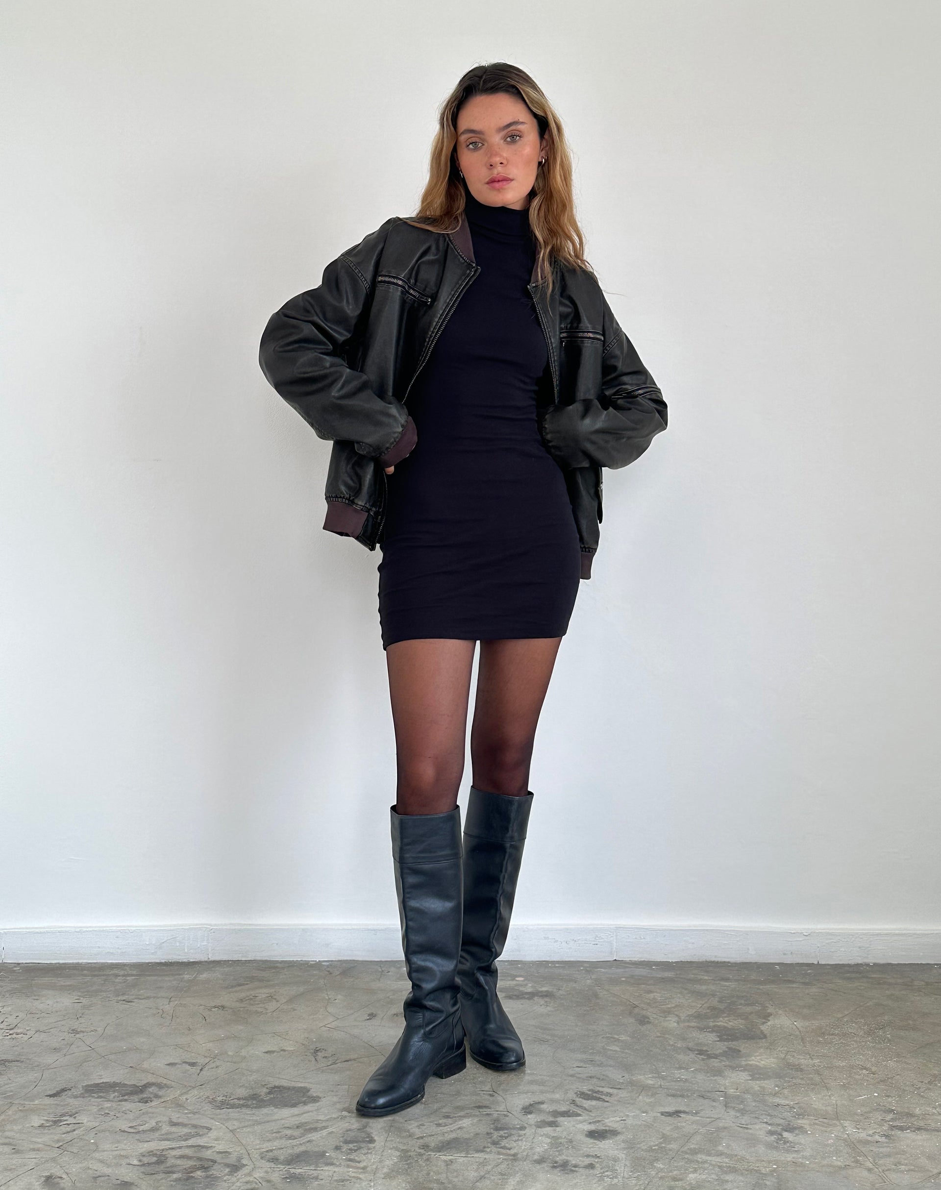 Imagen de Yrion Mini Vestido Bodycon Cuello Tortuga en Negro