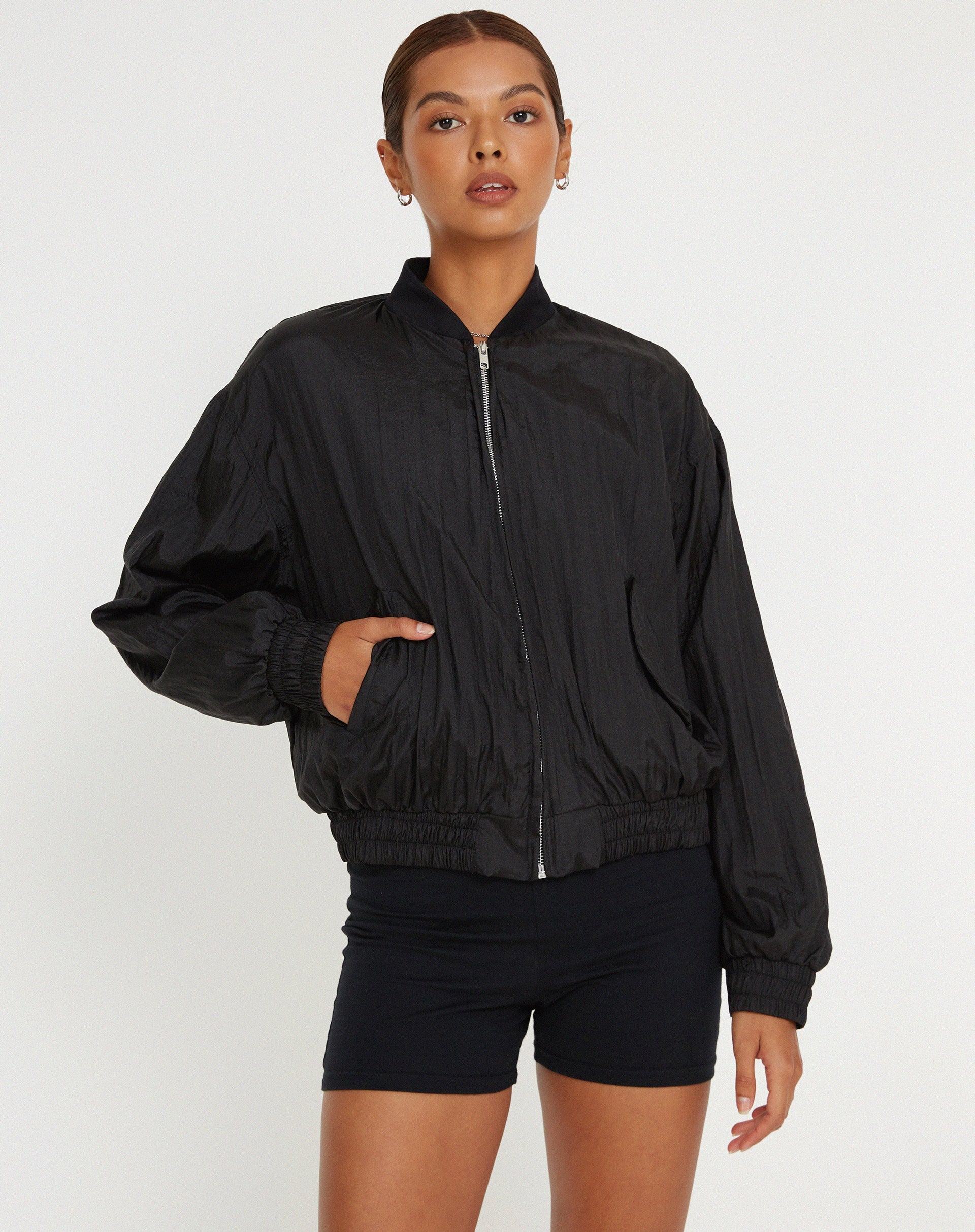 imagen de Yuu Shell Jacket en negro