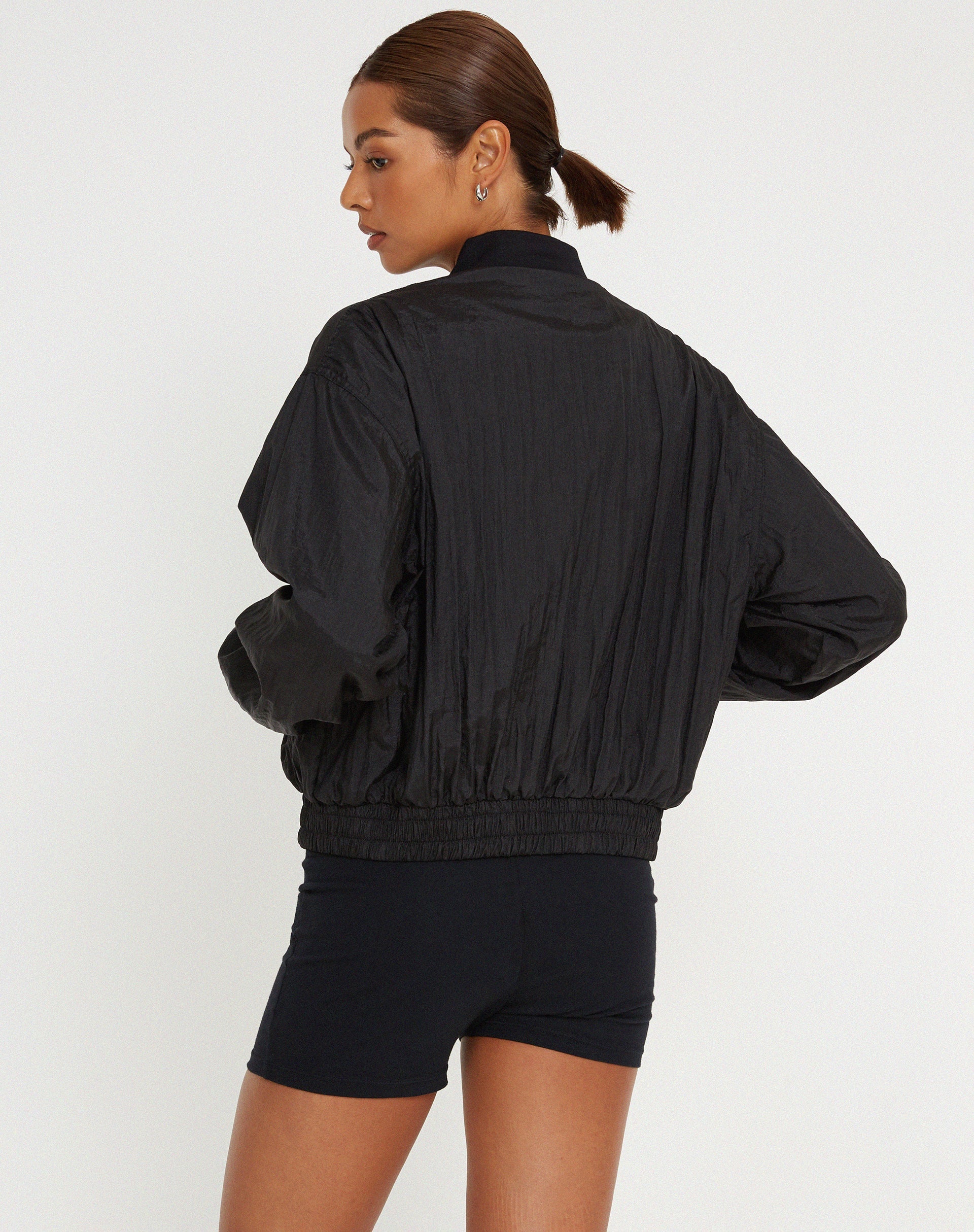 imagen de Yuu Shell Jacket en negro