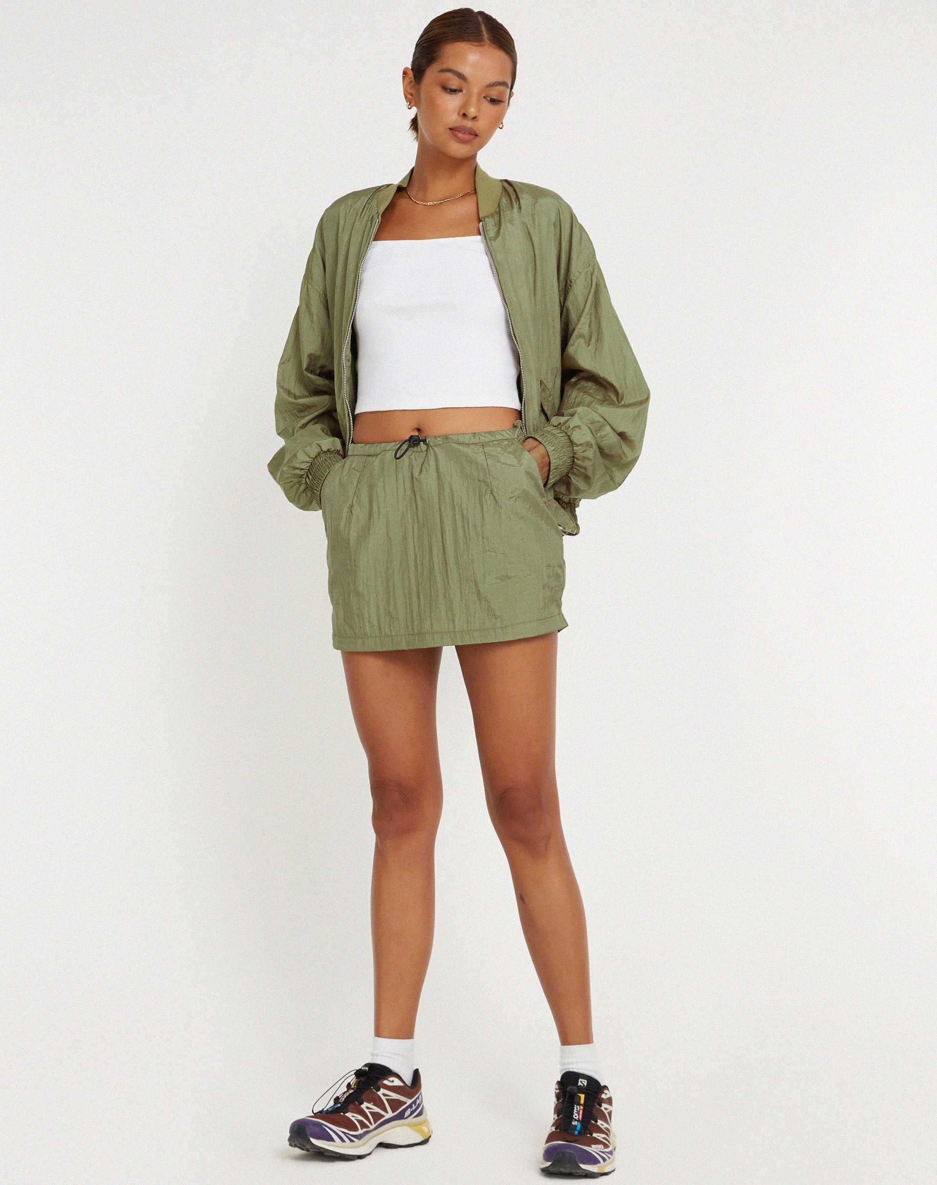 imagen de la chaqueta Yuu Shell en verde plata