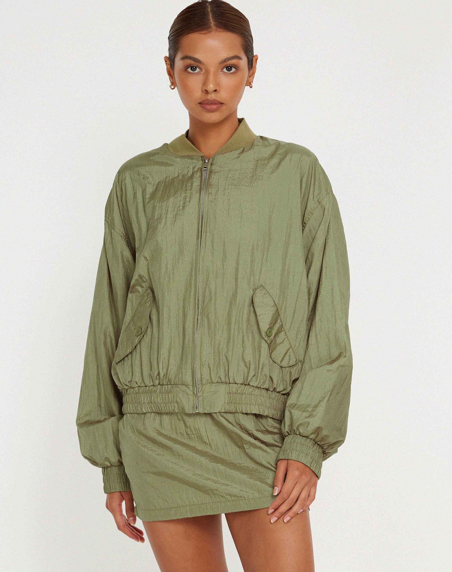 imagen de la chaqueta Yuu Shell en verde plata