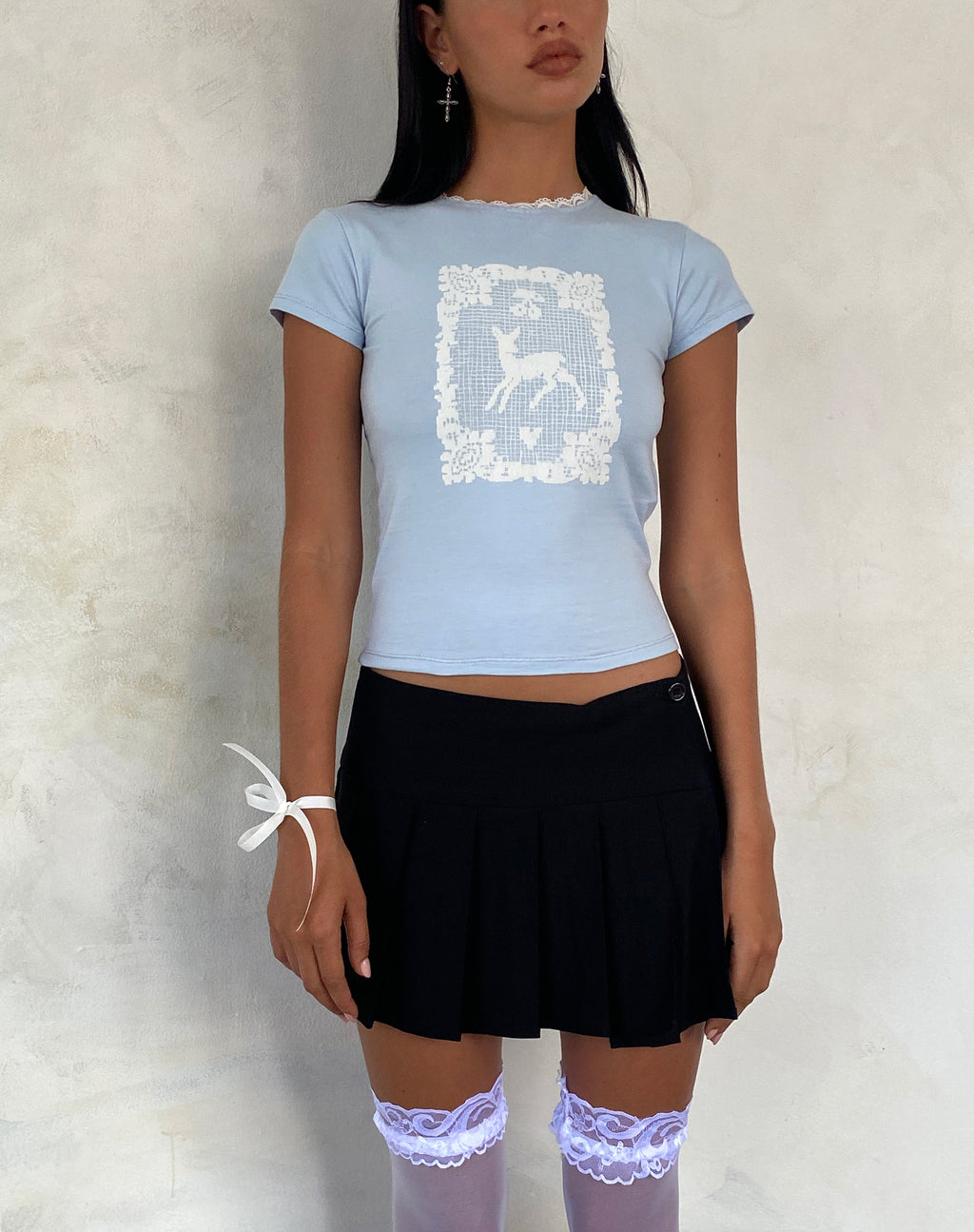 Camiseta de manga corta Zagy en azul empolvado con motivo de ciervo