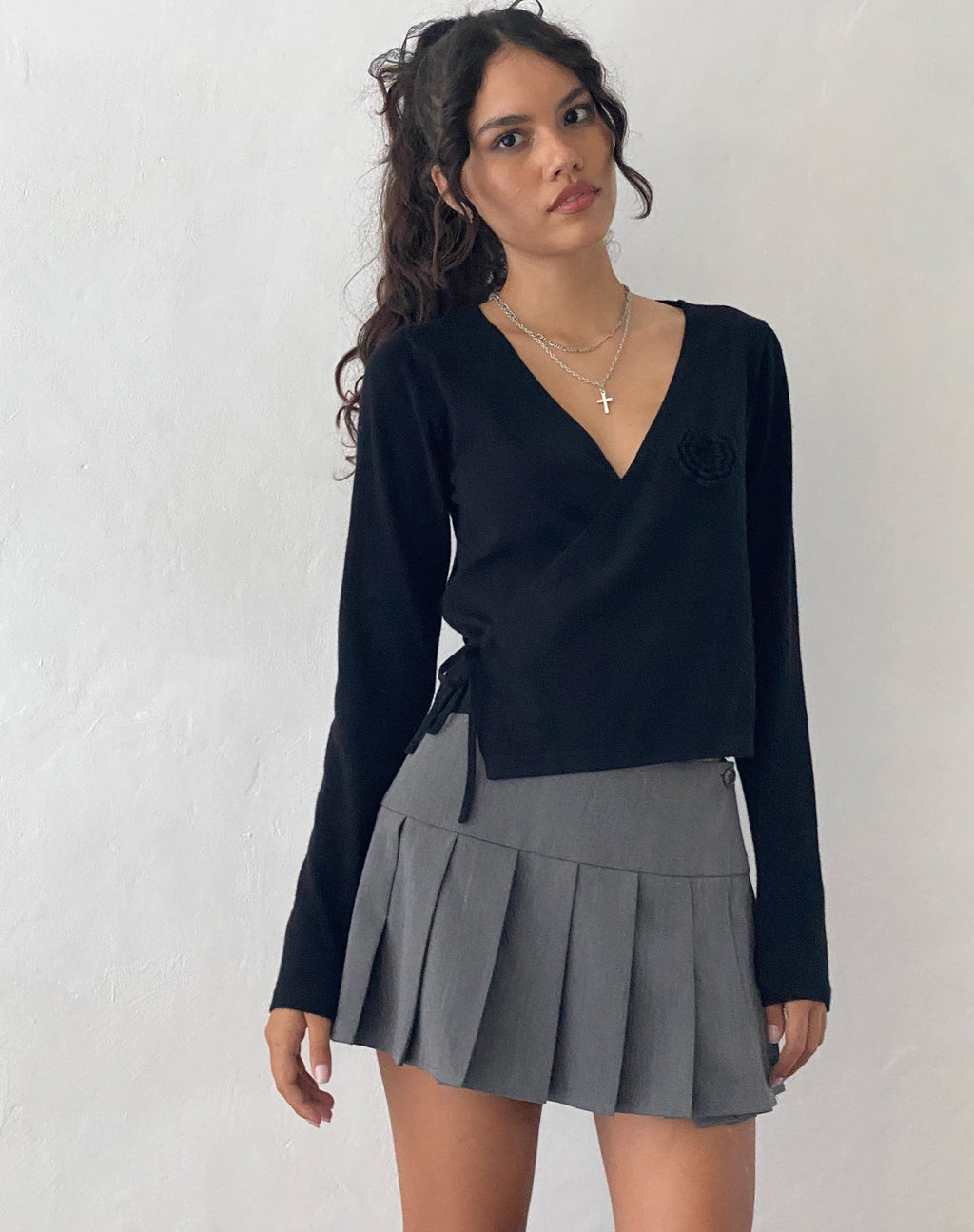 Rebeca de punto Zelda en negro con rosetón