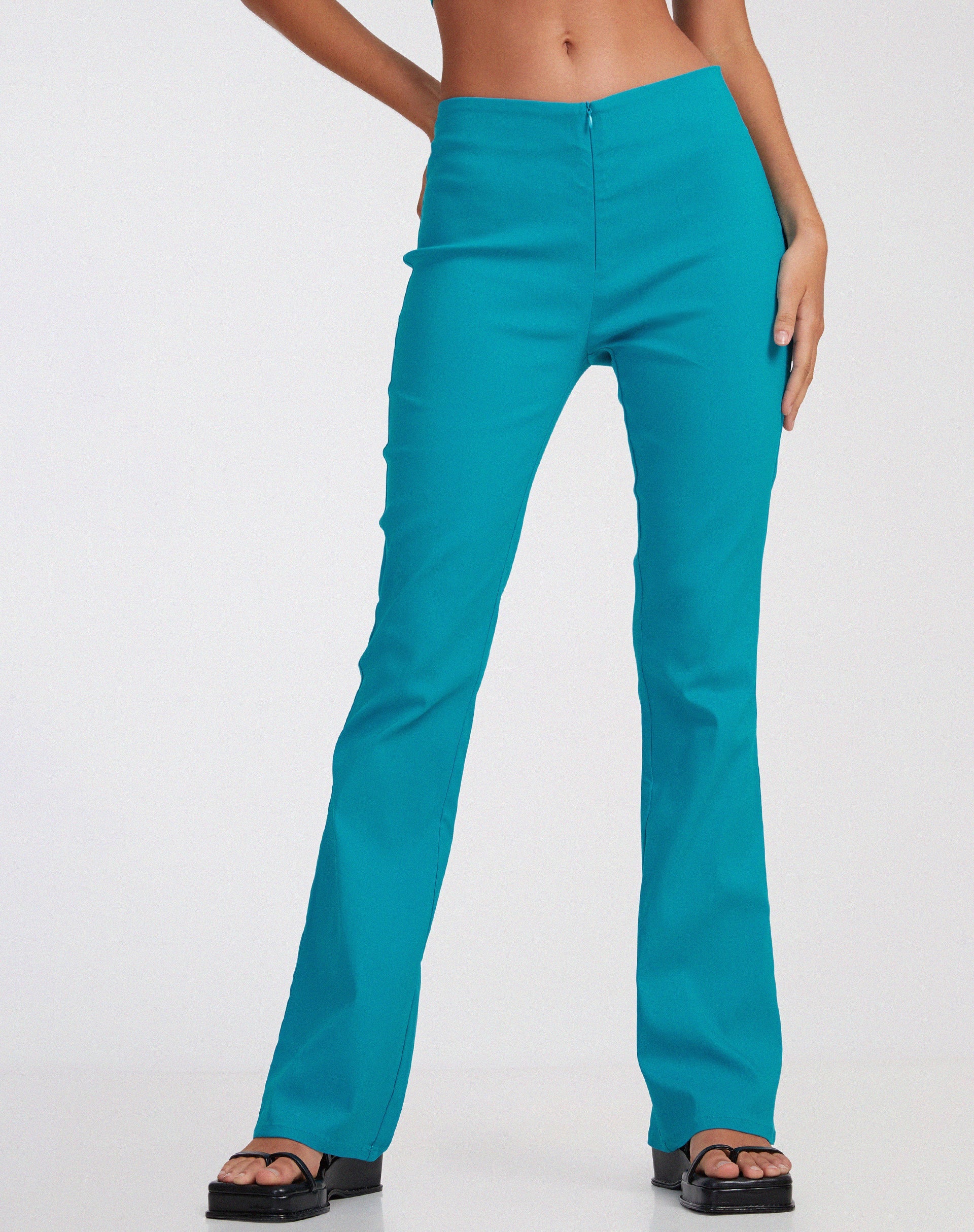 imagen de Zenovia Flare Trouser en Tailoring Azure Blue