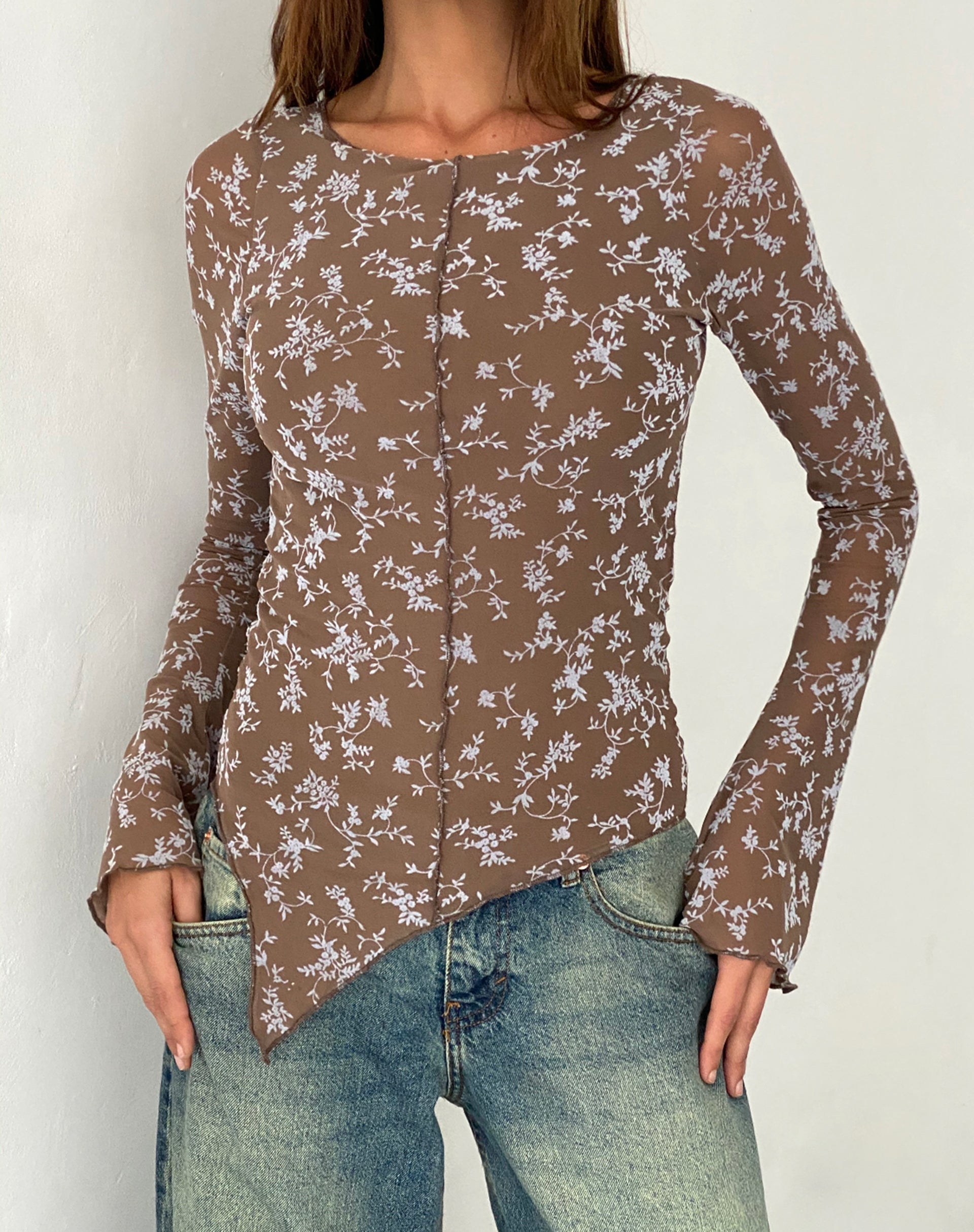 Imagen de Zest Top de malla de manga larga en Botanist Flock Dark Taupe