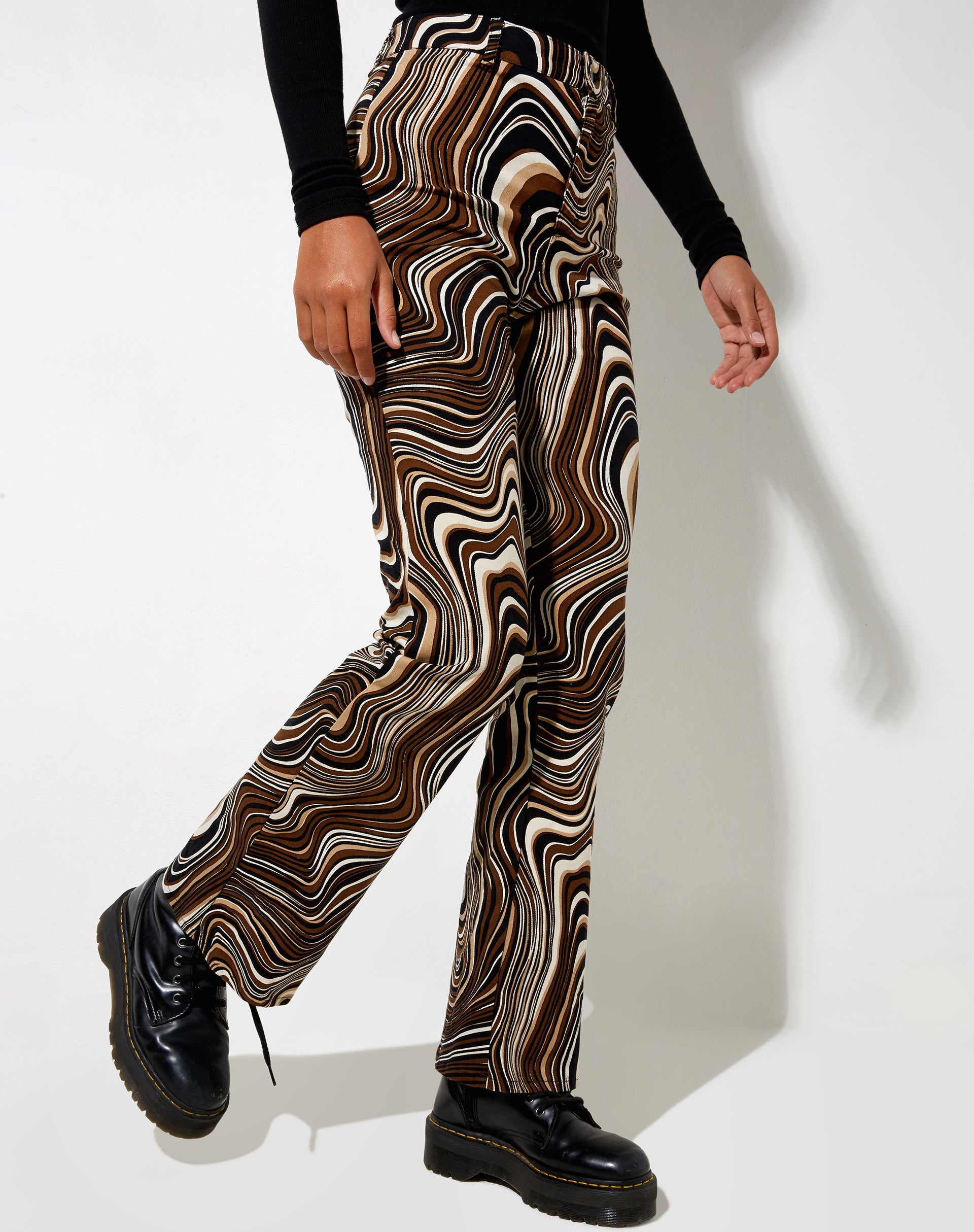 Imagen de Zoven Flare Trouser in 70s Ripple