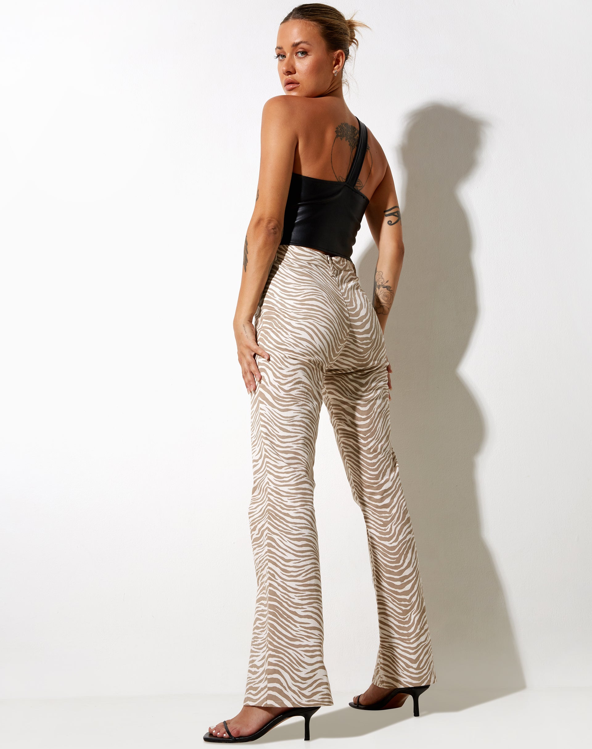 Imagen de Zoven Flare Trouser in Tonal Zebra