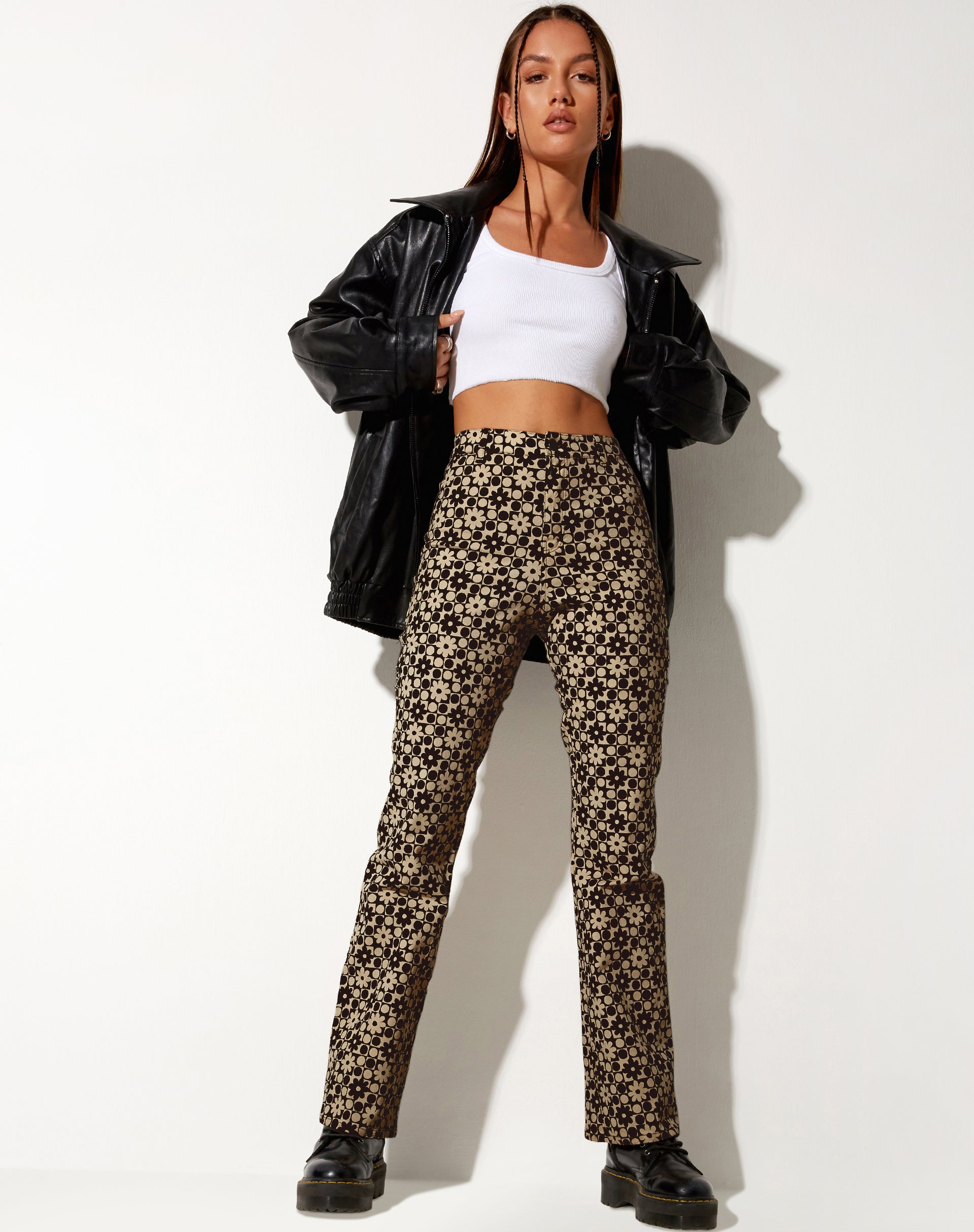 Imagen de Zoven Flare Trouser in Patchwork Daisy Marrón