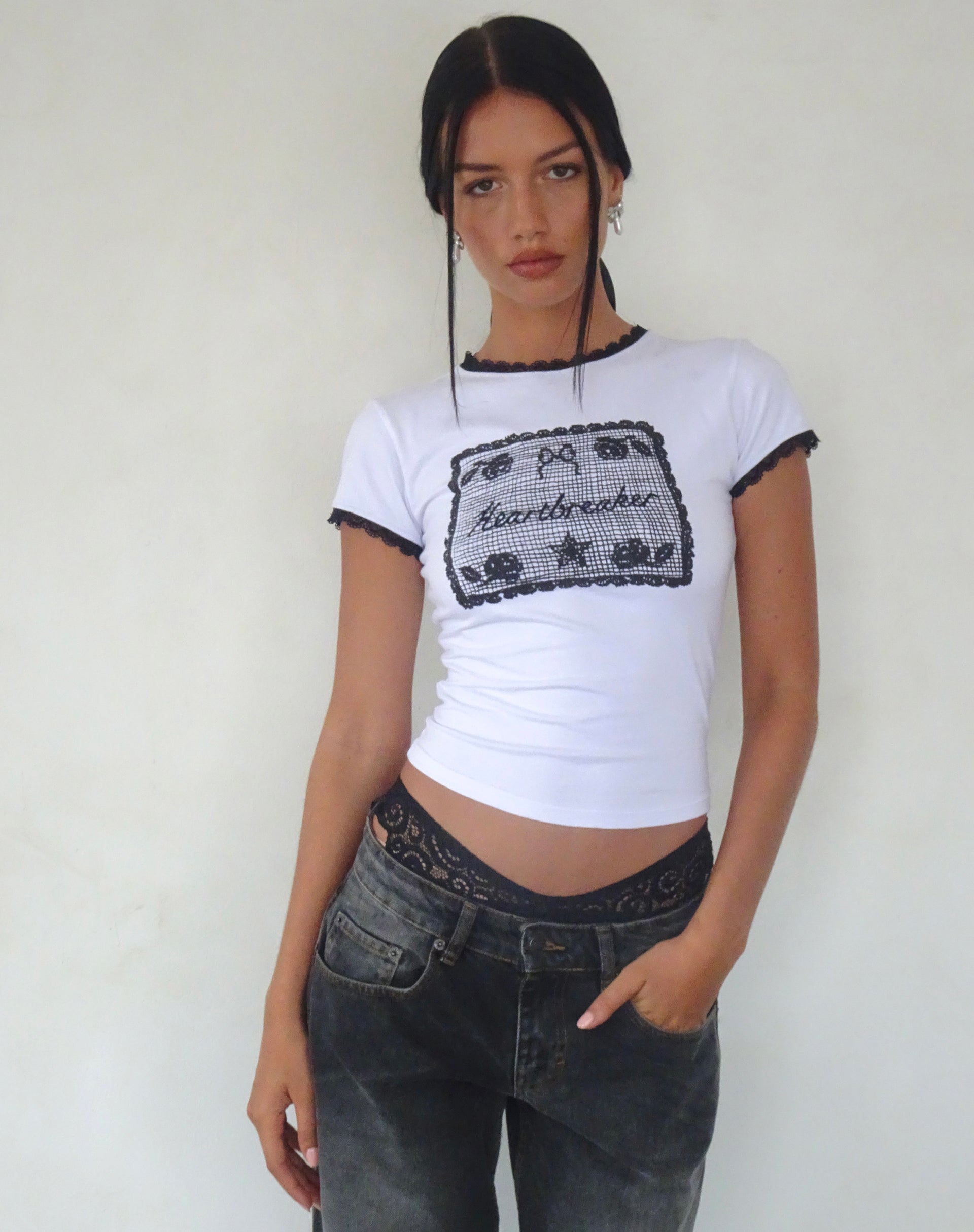 Imagen de Zyzy Baby Tee in White with Heartbreaker Print