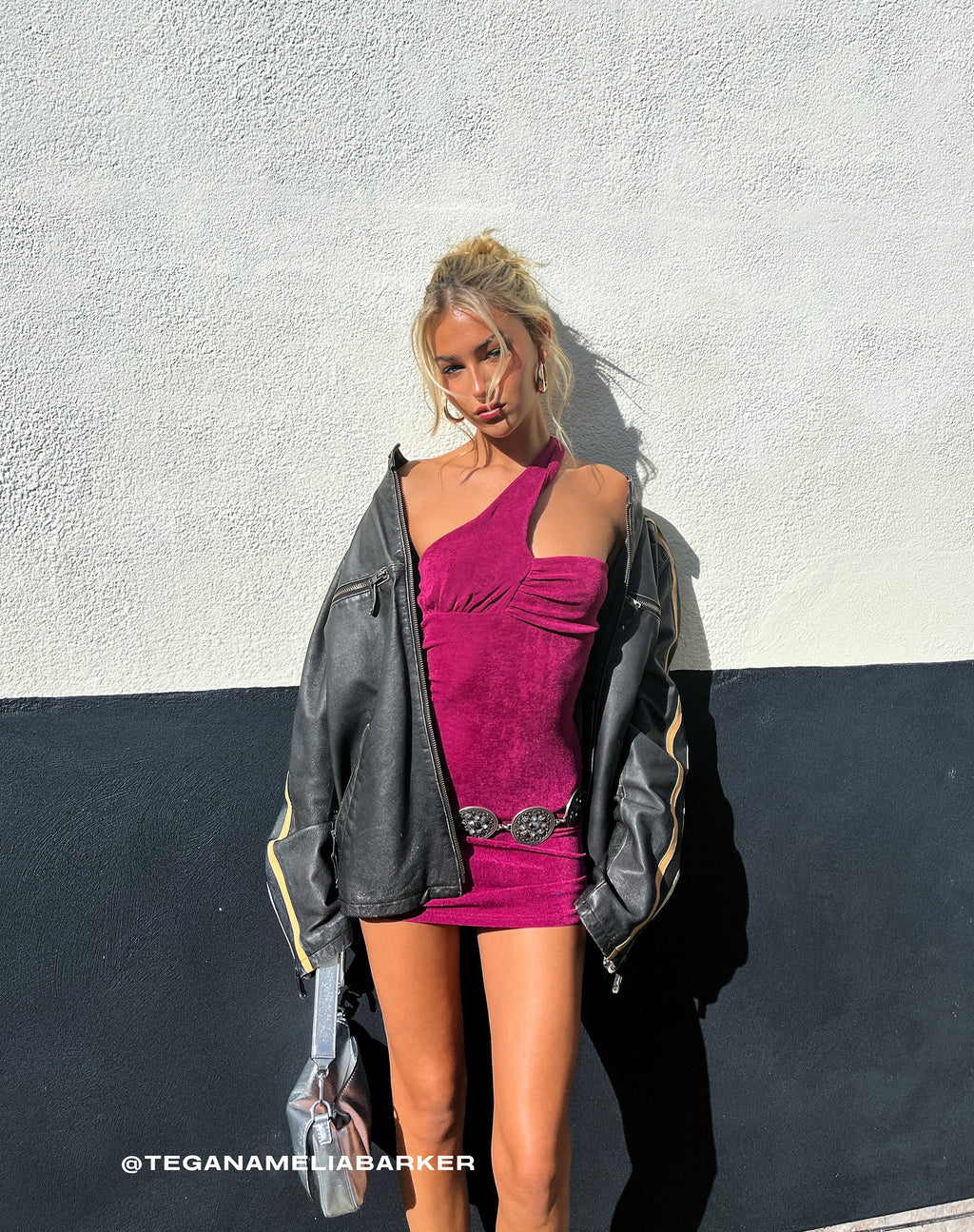 Alessa Mini Vestido con un Hombro en Magenta Púrpura
