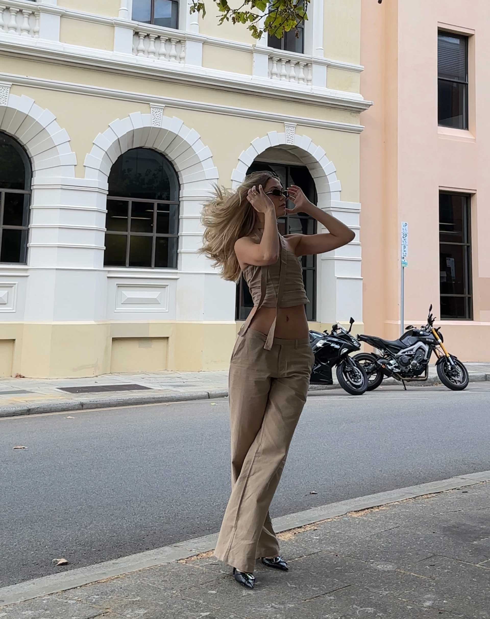 imagen de MOTEL X JACQUIE Jawi Trouser in Light Taupe