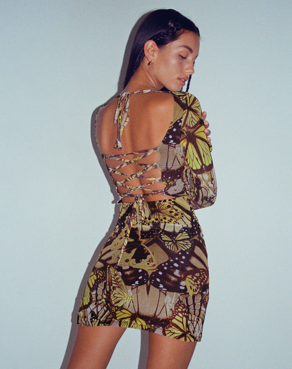 Minivestido de manga larga Onata en oro mariposa