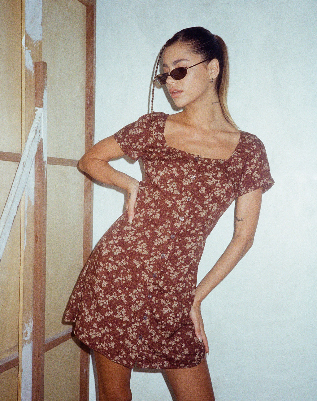 Vestido de Día Zavacca en Floral Marrón Tierra