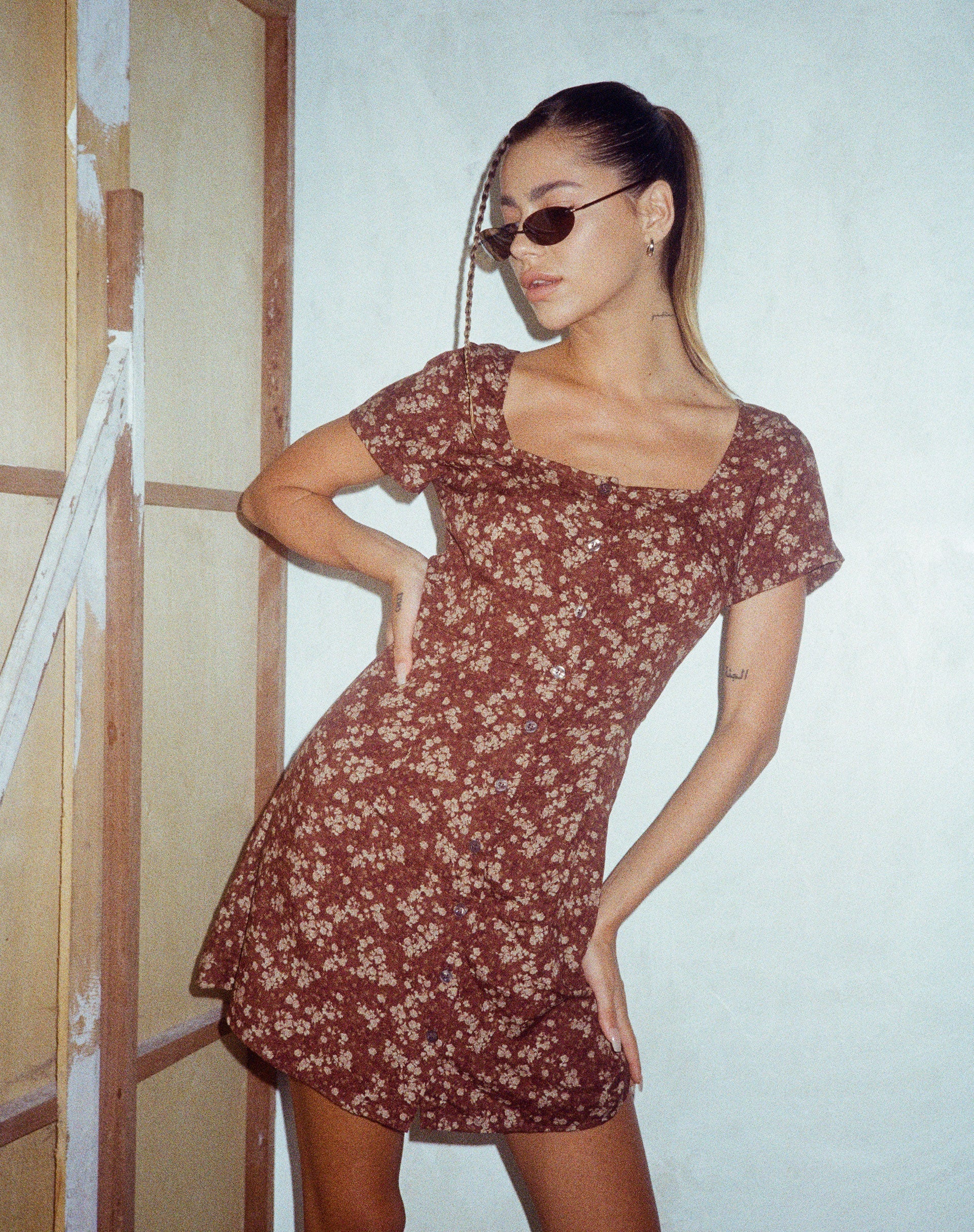 IMAGEN DEL Vestido de Día Zavacca en Floral Marrón Tierra