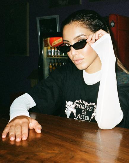 Imagen de Sunny Kiss Tee en negro Forever or Never