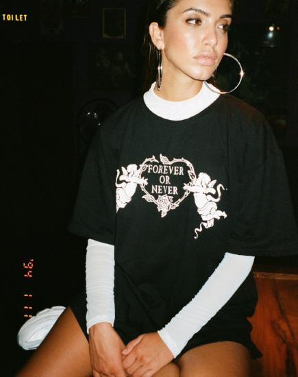 Imagen de Sunny Kiss Tee en negro Forever or Never