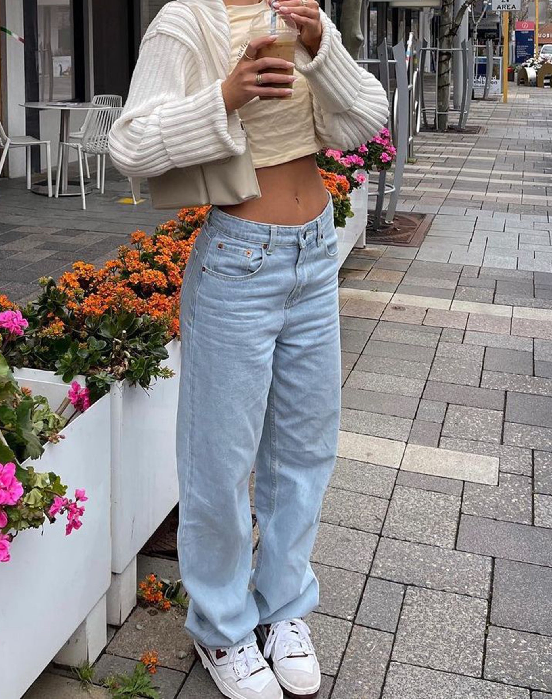 imagen de Low Rise Parallel Jeans en Light Wash Blue