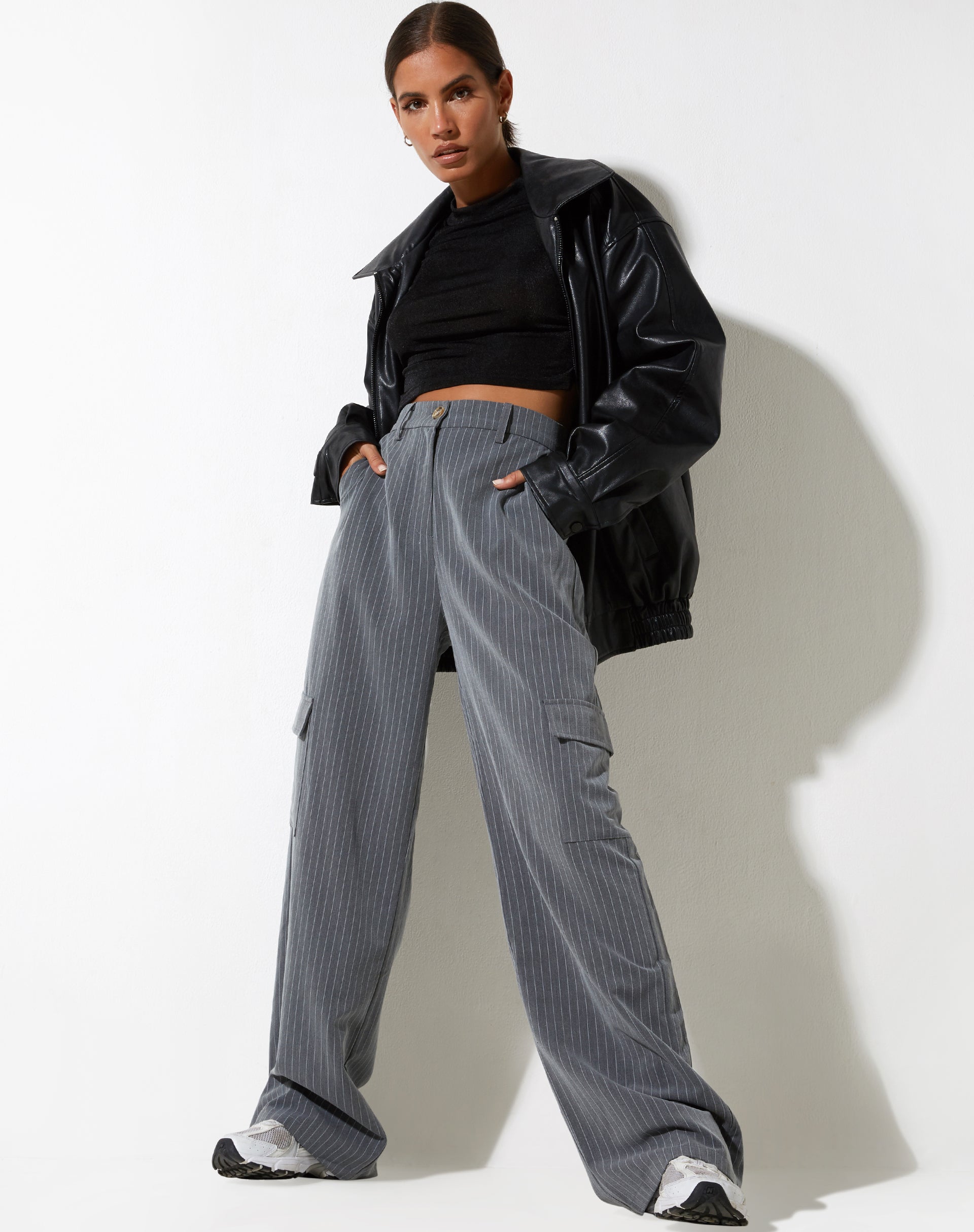 imagen de Abba Cargo Trouser en Pinstripe Grey